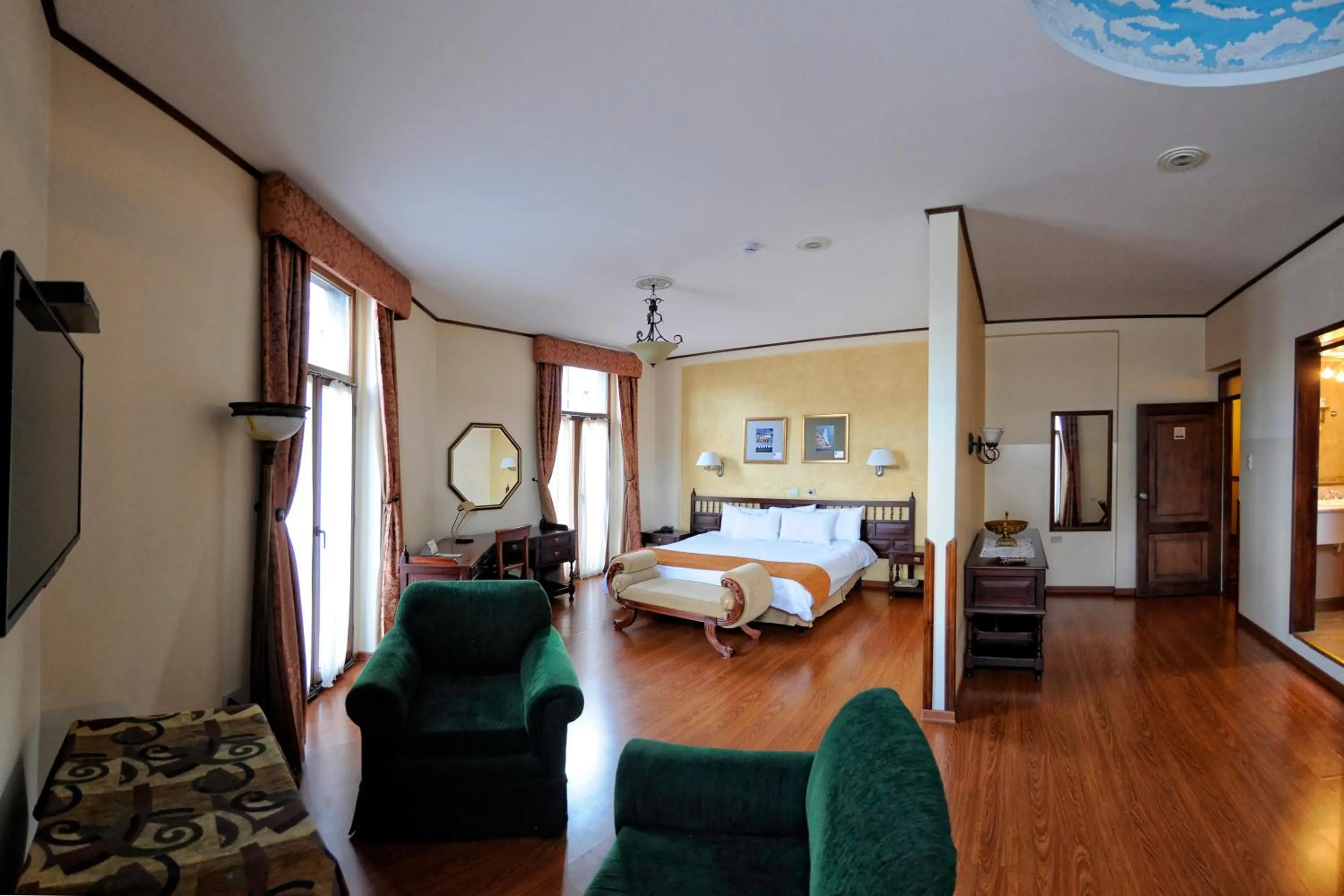 Photo of the whole room, Bed in Hotel Real Audiencia