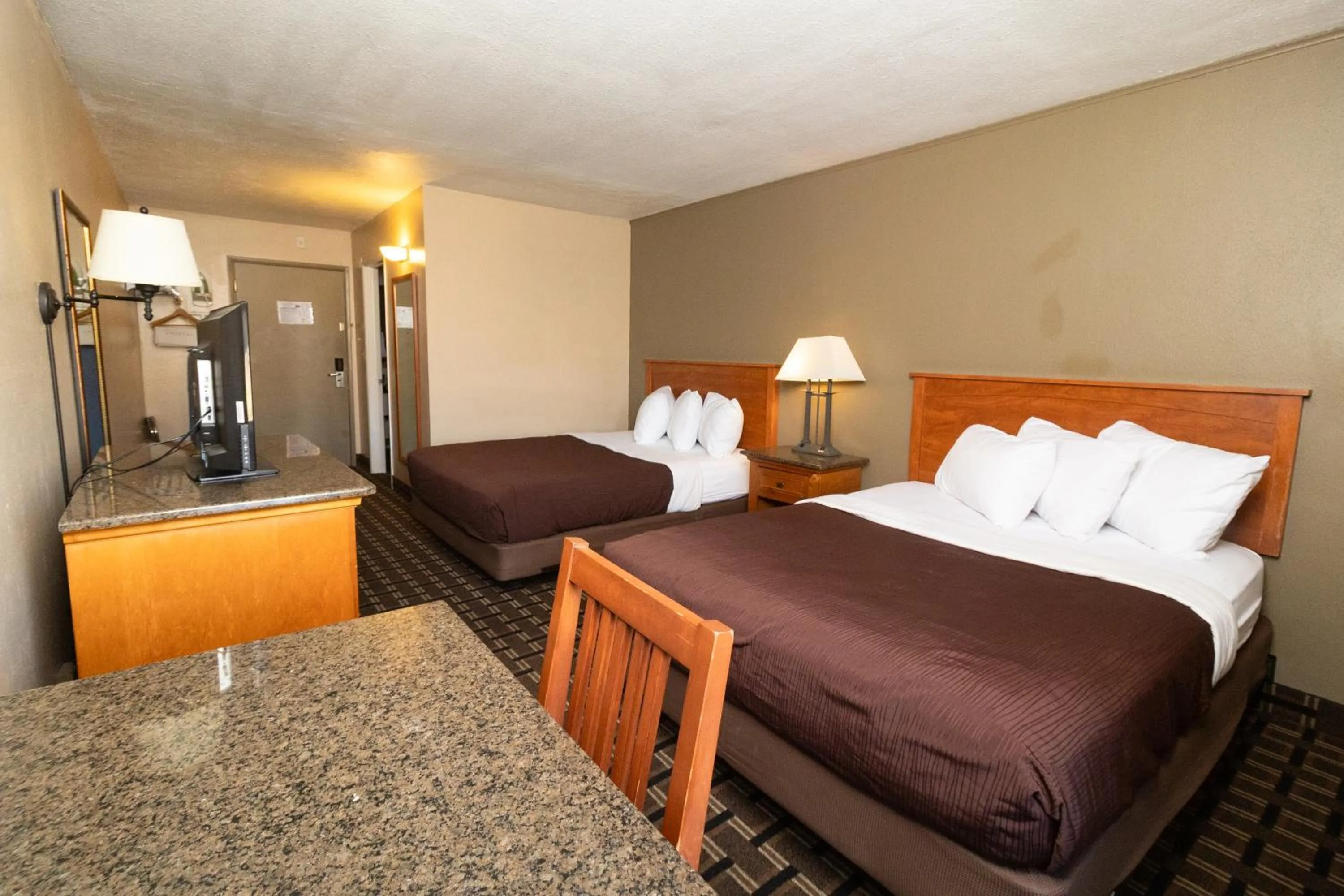 Bed in FairBridge Inn & Suites - Lewiston