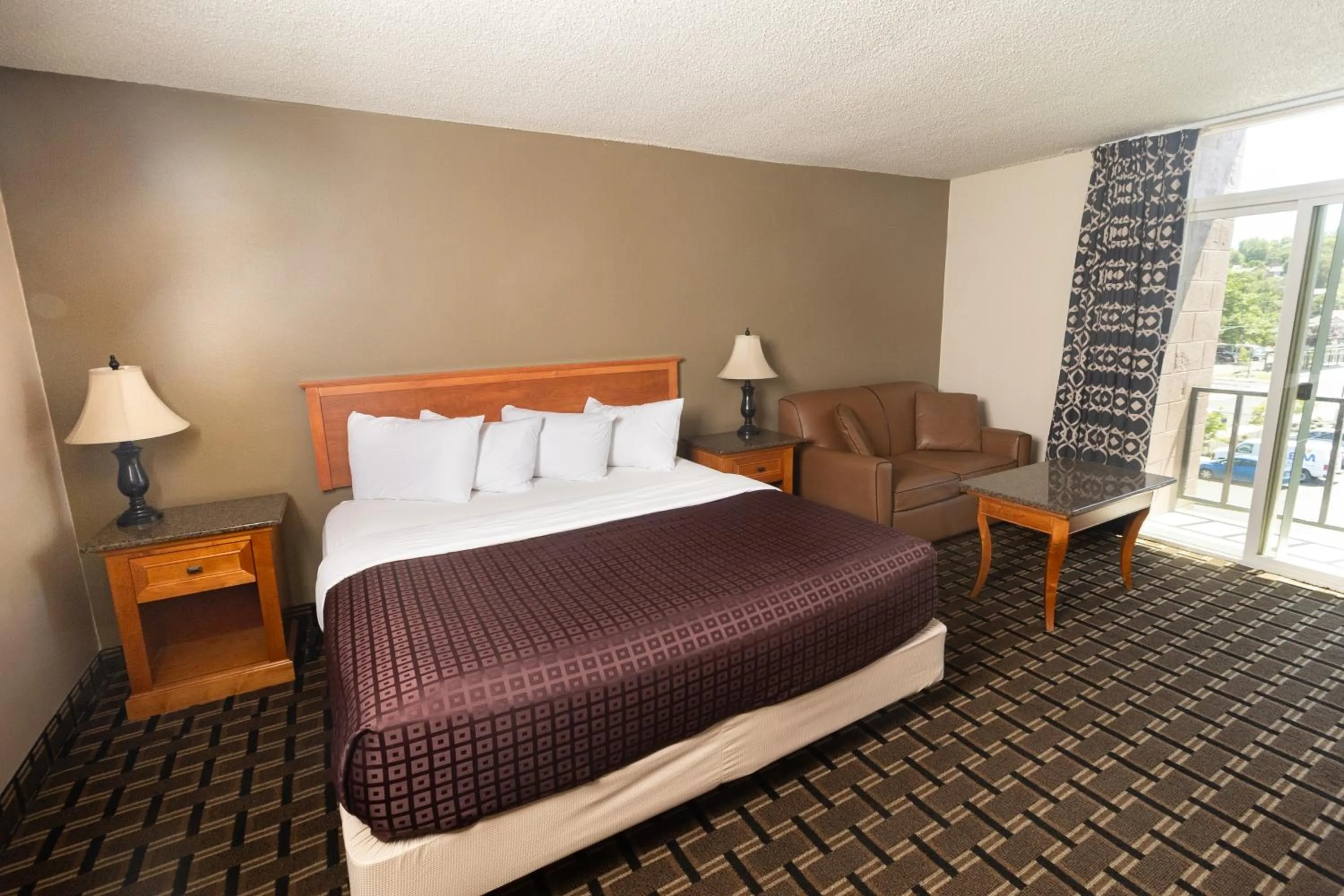 Bed in FairBridge Inn & Suites - Lewiston