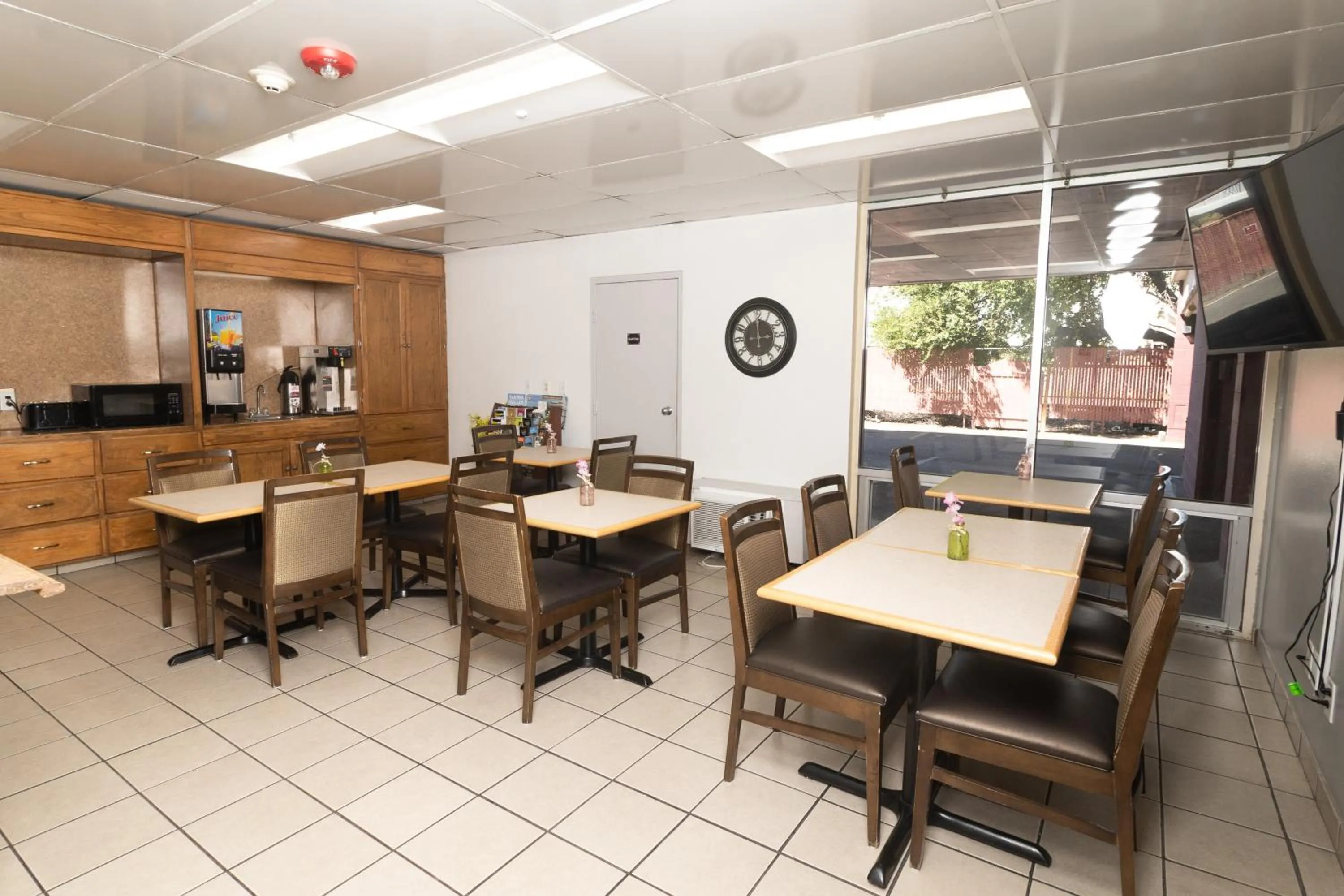 Breakfast in FairBridge Inn & Suites - Lewiston