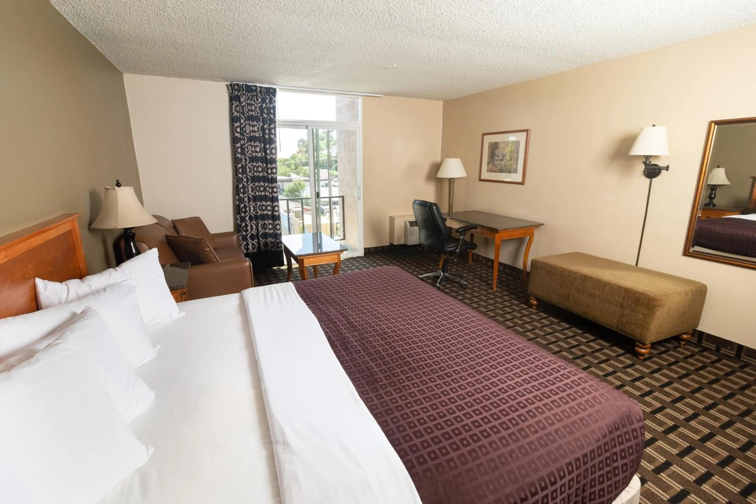 Bed in FairBridge Inn & Suites - Lewiston