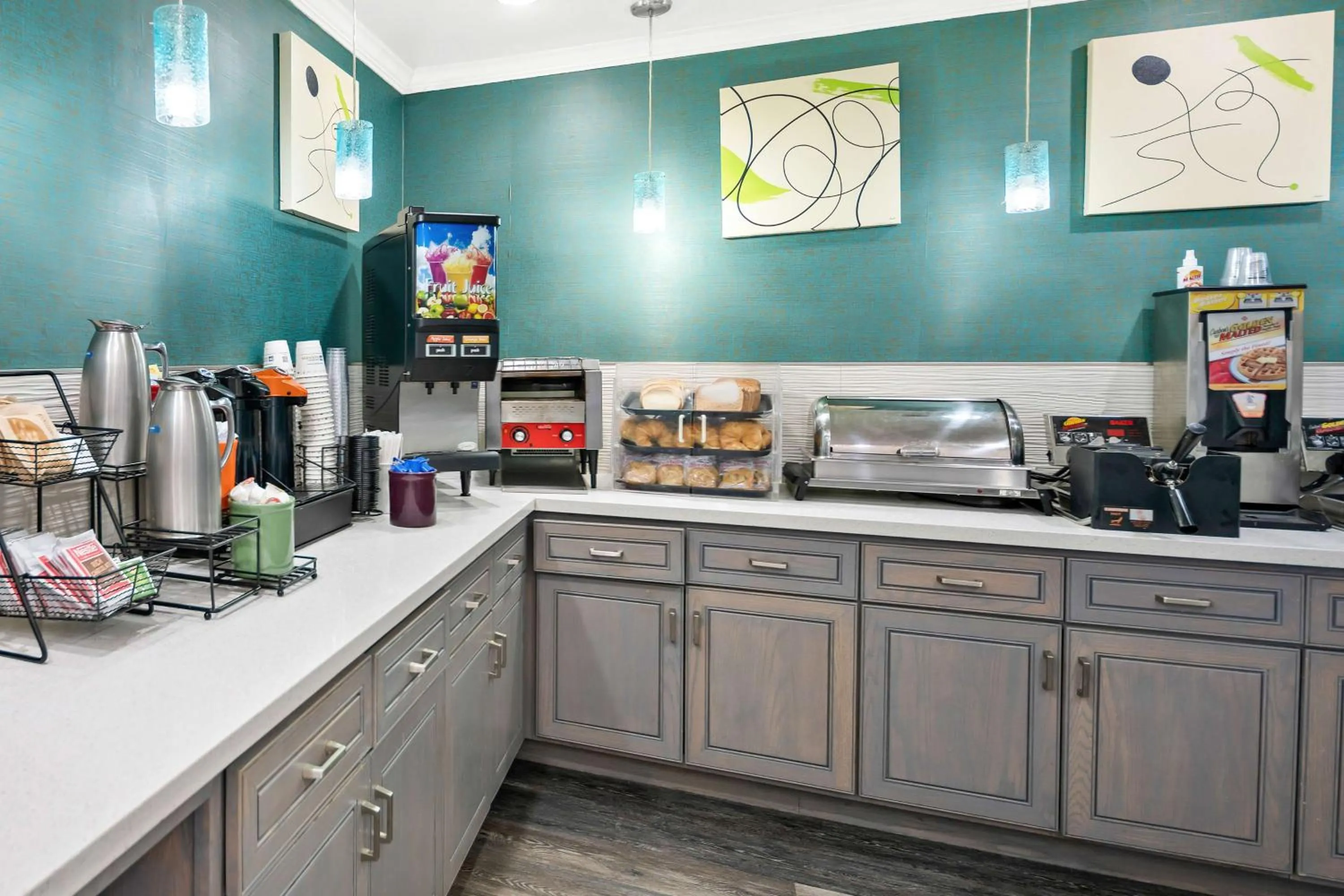 Breakfast in Best Western Park Crest Inn