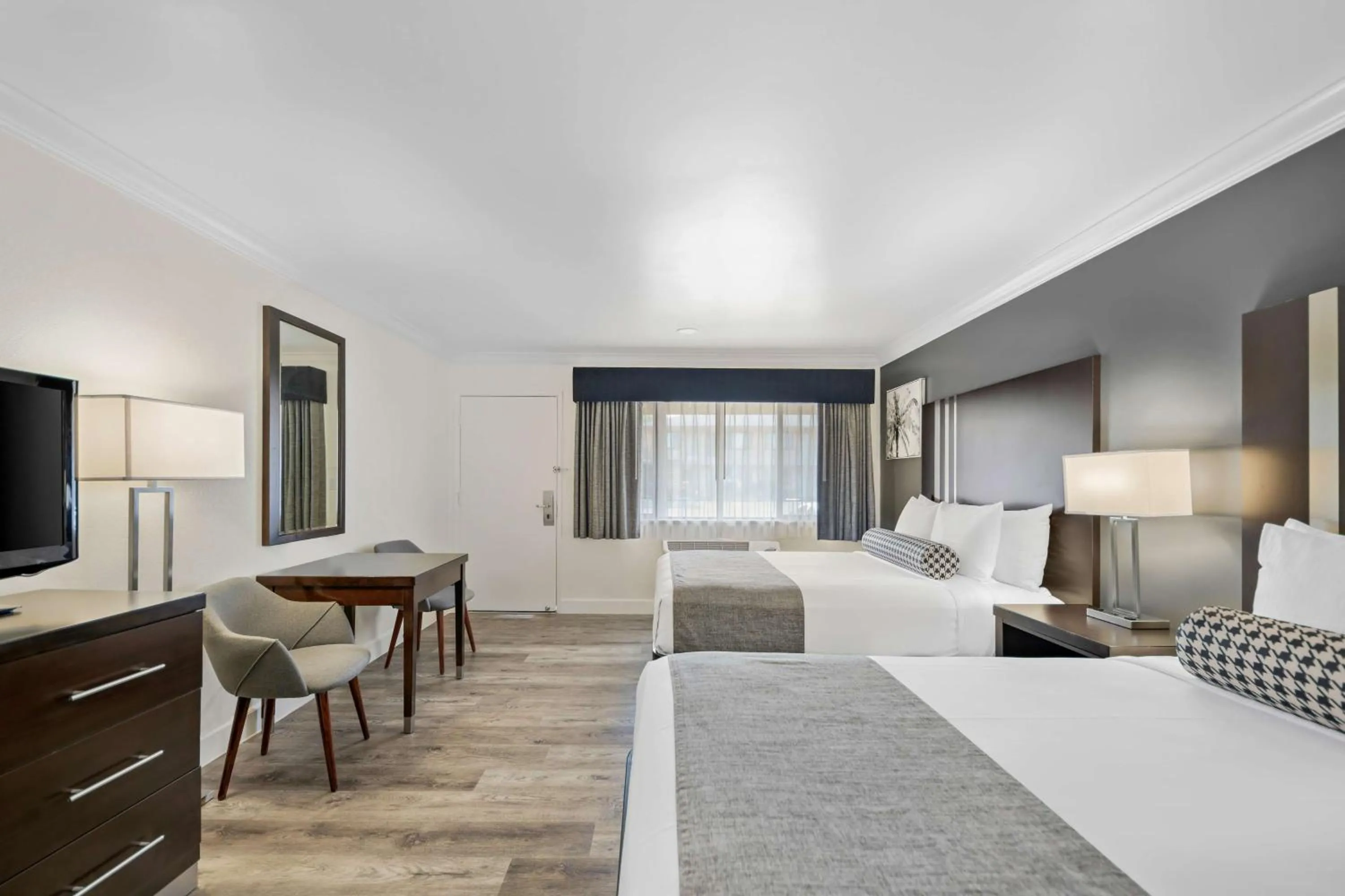 Bedroom, Bed in Best Western Park Crest Inn