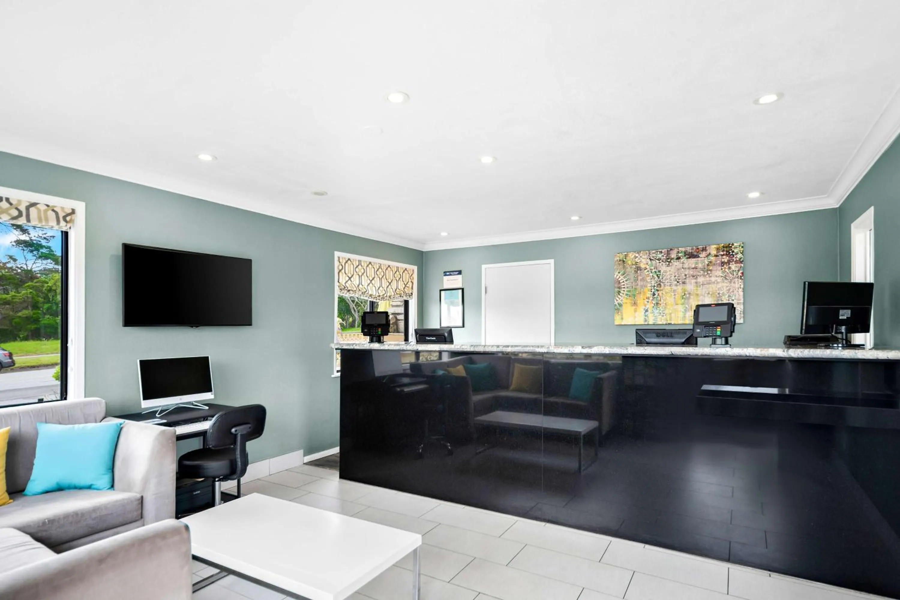 Lobby or reception in Best Western Park Crest Inn