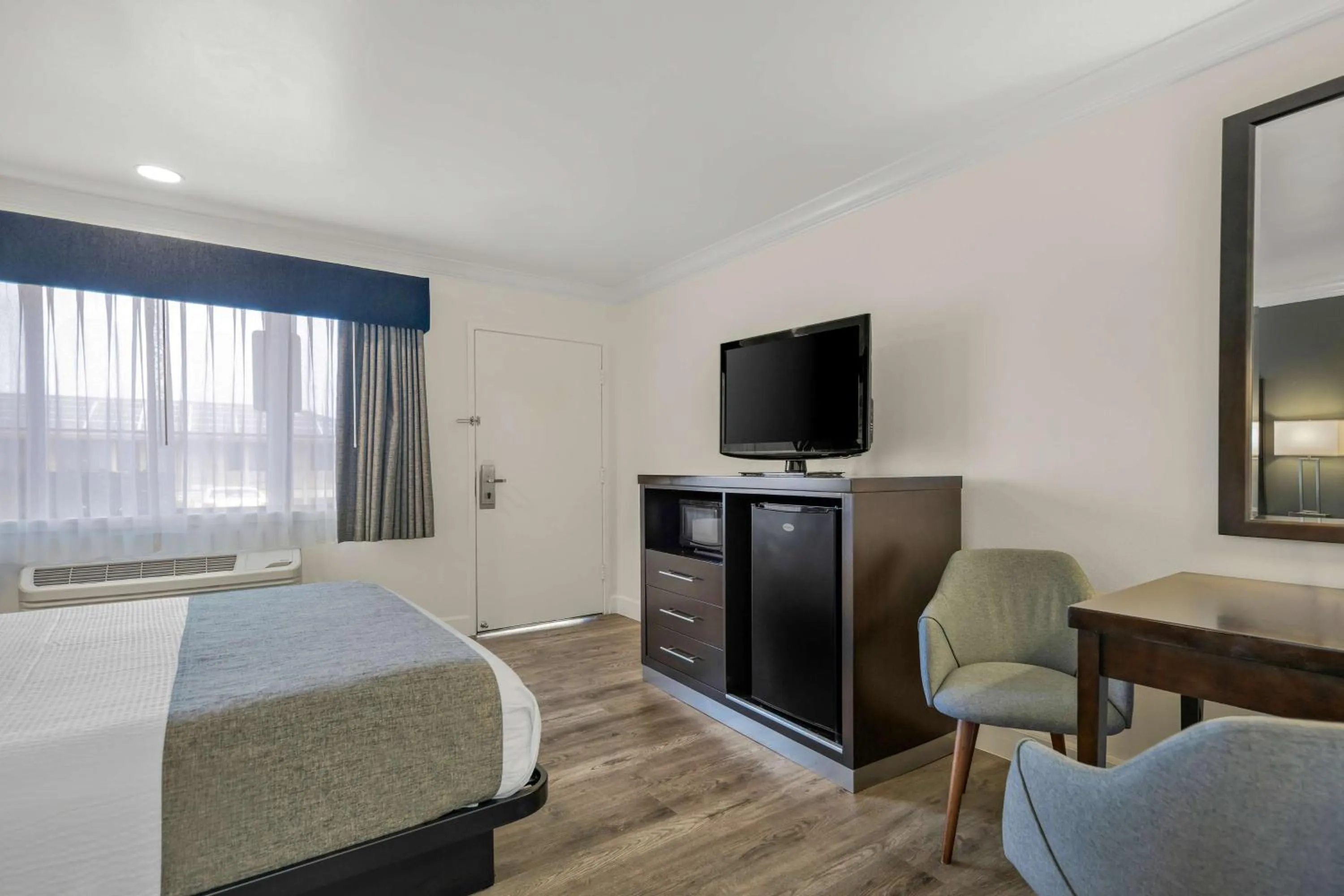 Bedroom, Bed in Best Western Park Crest Inn