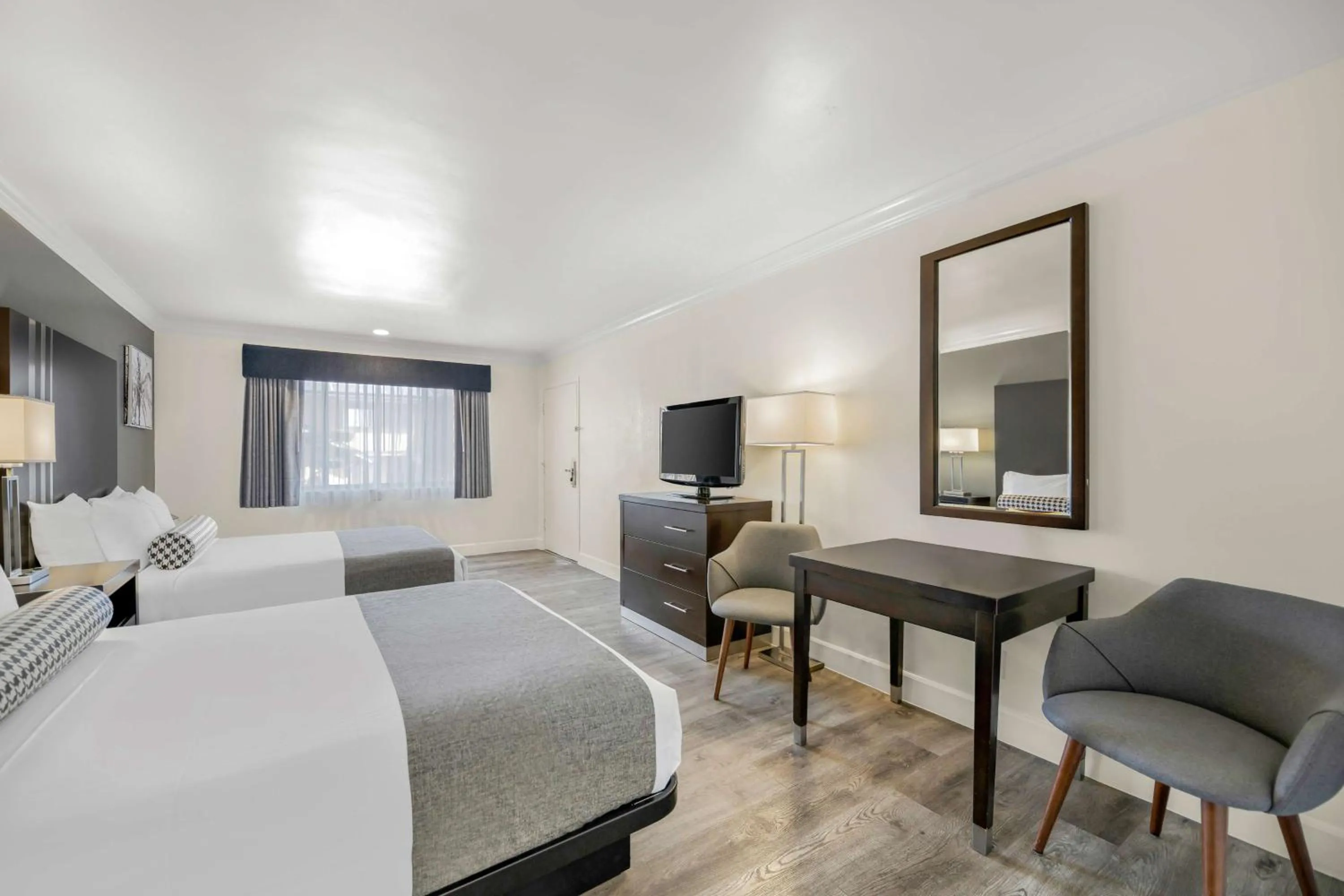 Bedroom, Bed in Best Western Park Crest Inn