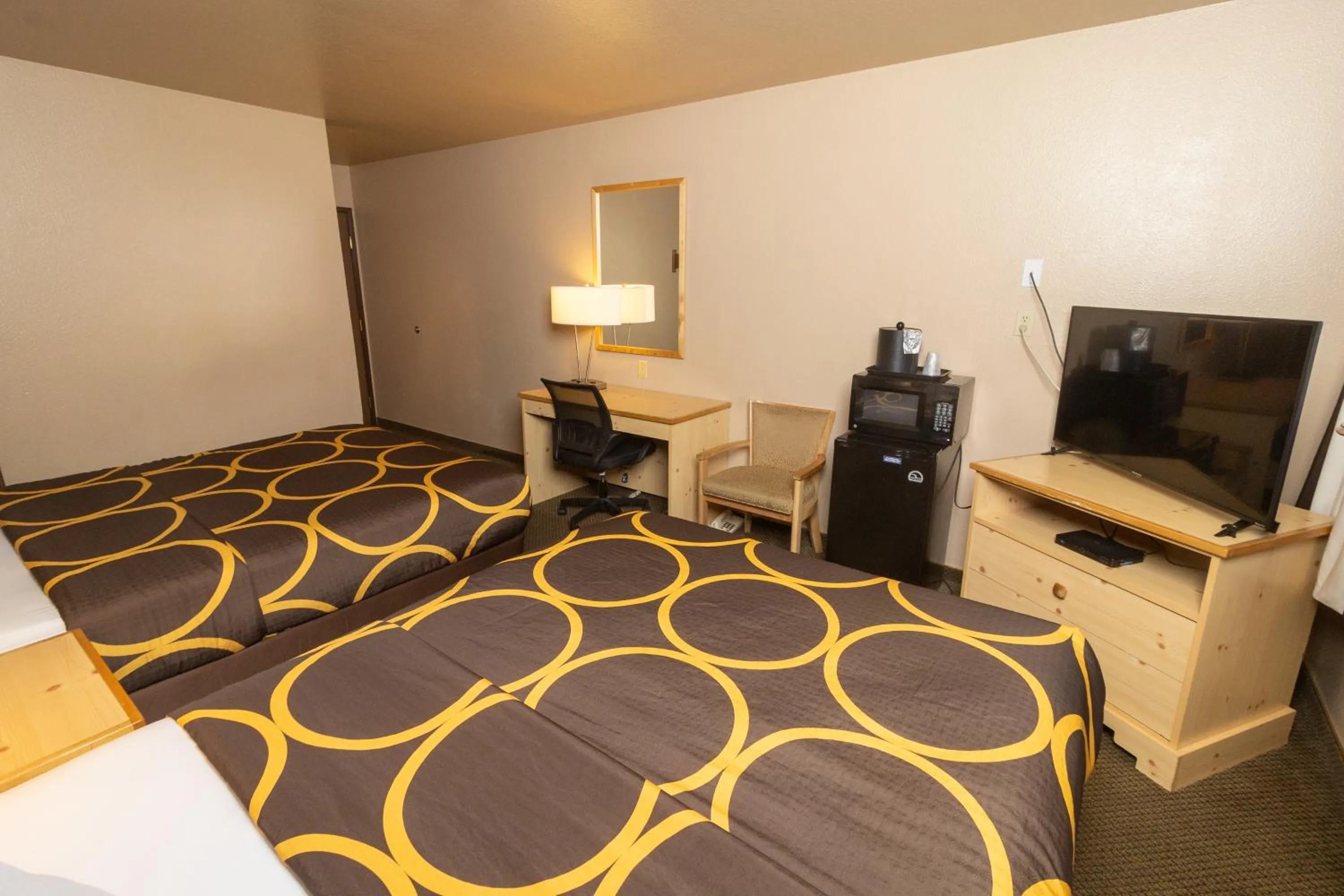 Bed in FairBridge Inn & Suites Moscow - Pullman