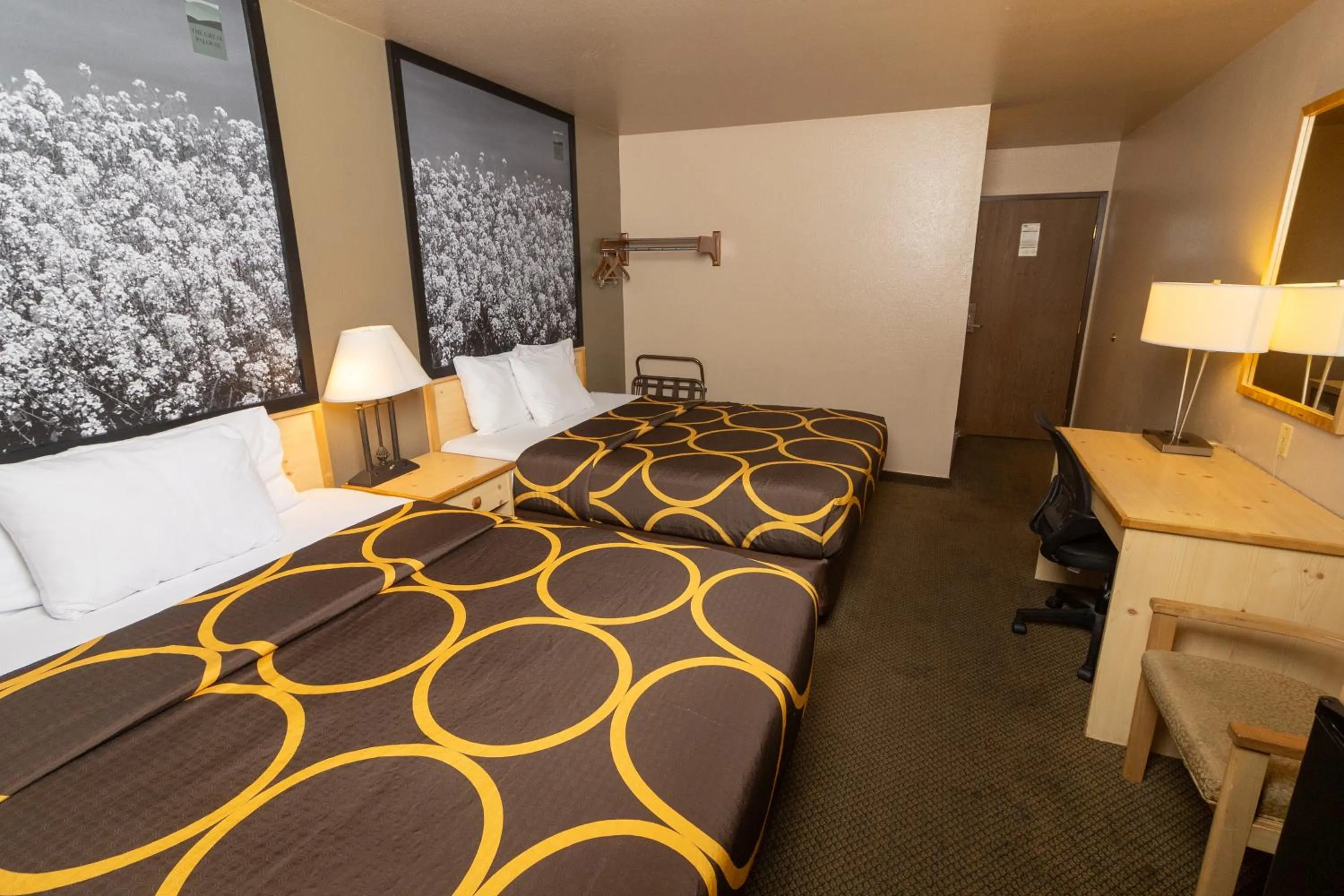 Bed in FairBridge Inn & Suites Moscow - Pullman