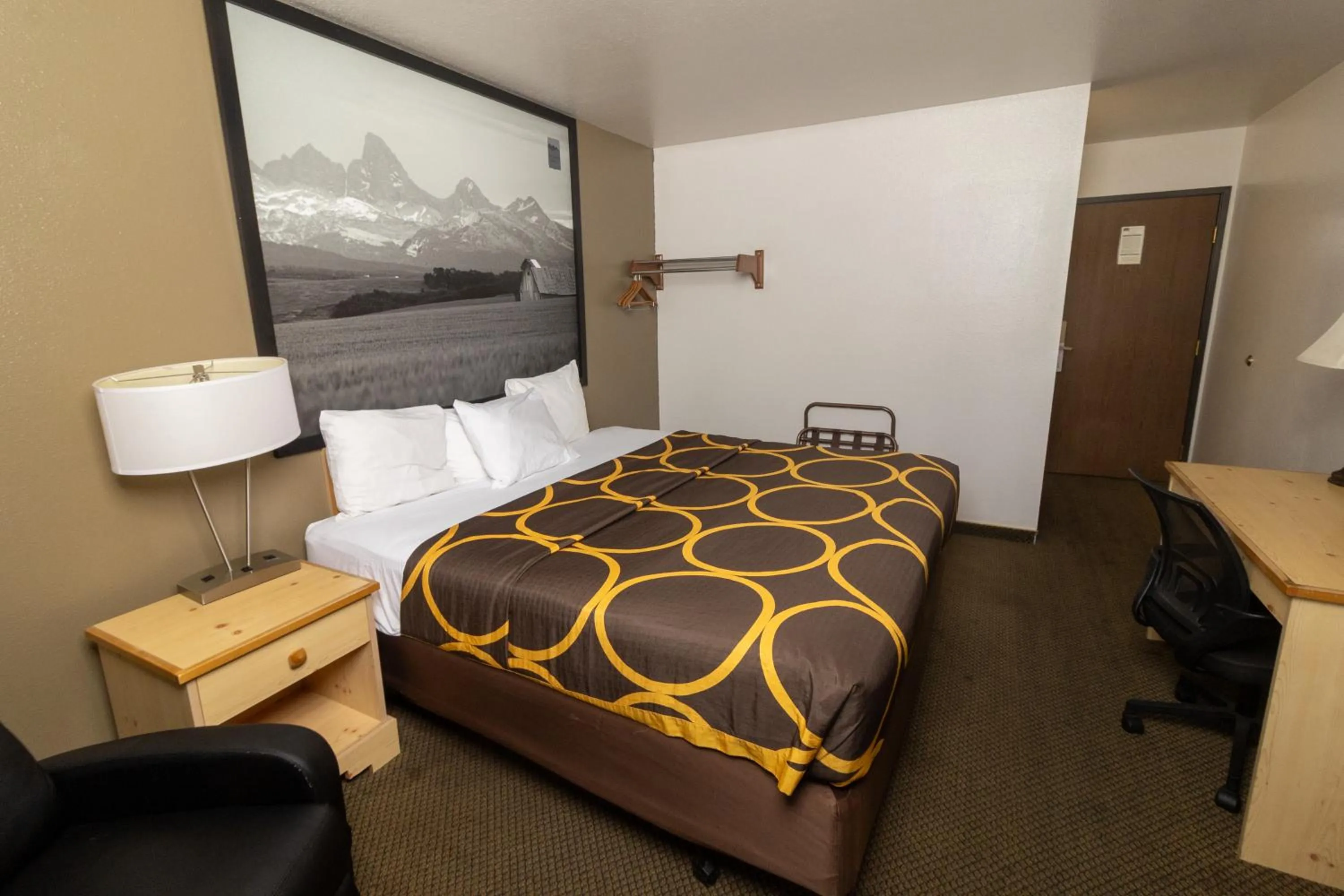 Bed in FairBridge Inn & Suites Moscow - Pullman