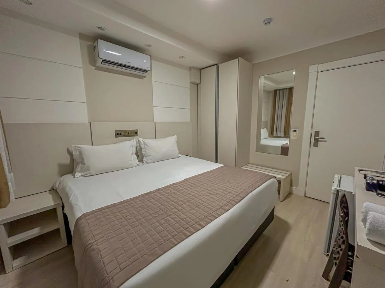 minibar, Bed in Hotel Marimar The Place