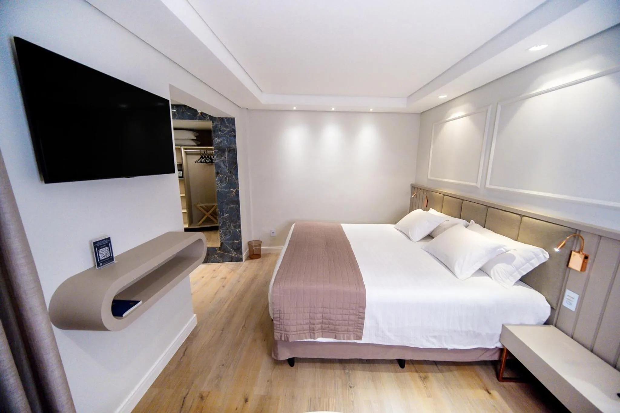 Communal lounge/ TV room, Bed in Hotel Marimar The Place