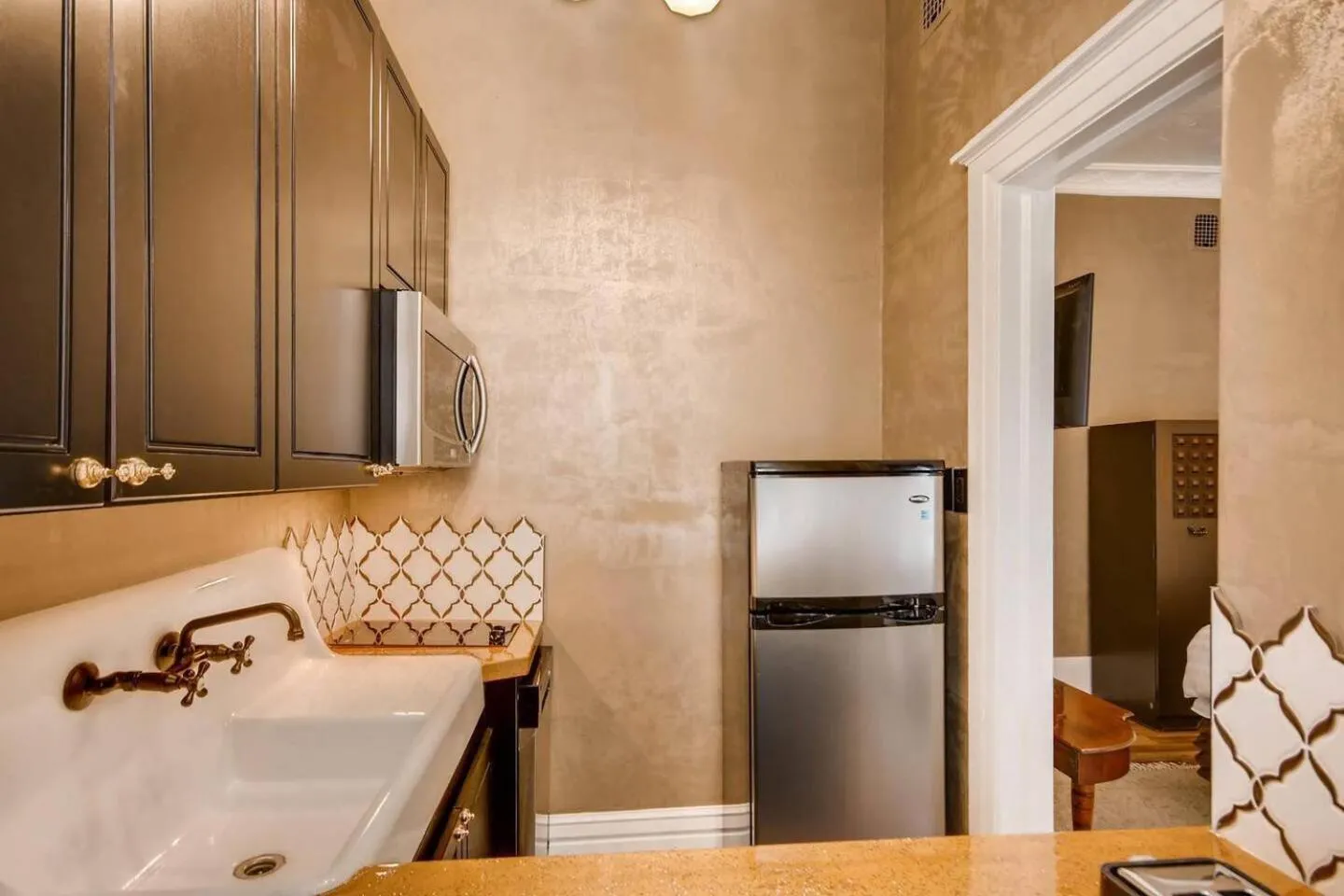 Kitchen or kitchenette in The Holiday Chalet Victorian