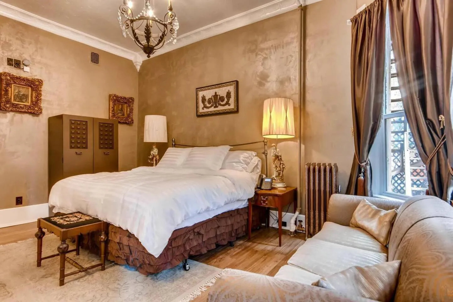 Bed in The Holiday Chalet Victorian