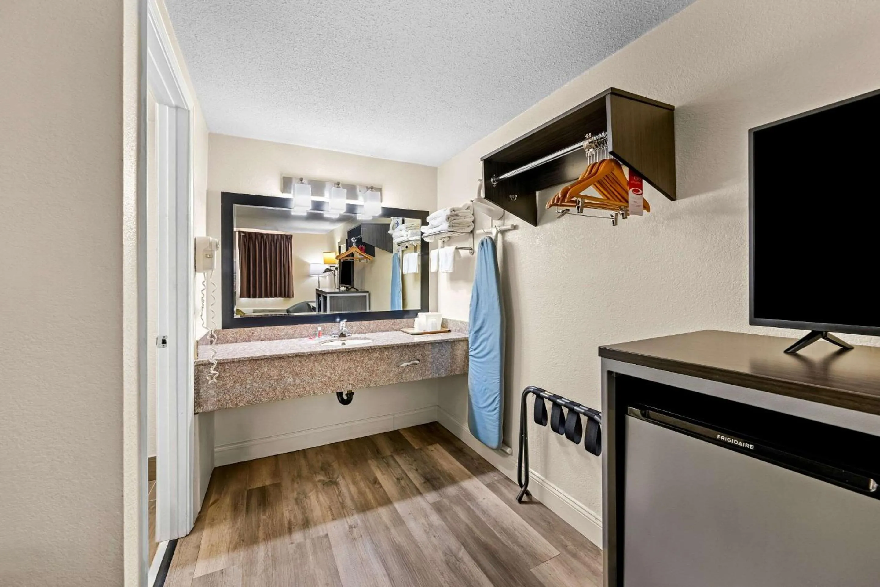 Bedroom in Econo Lodge Kingsport East