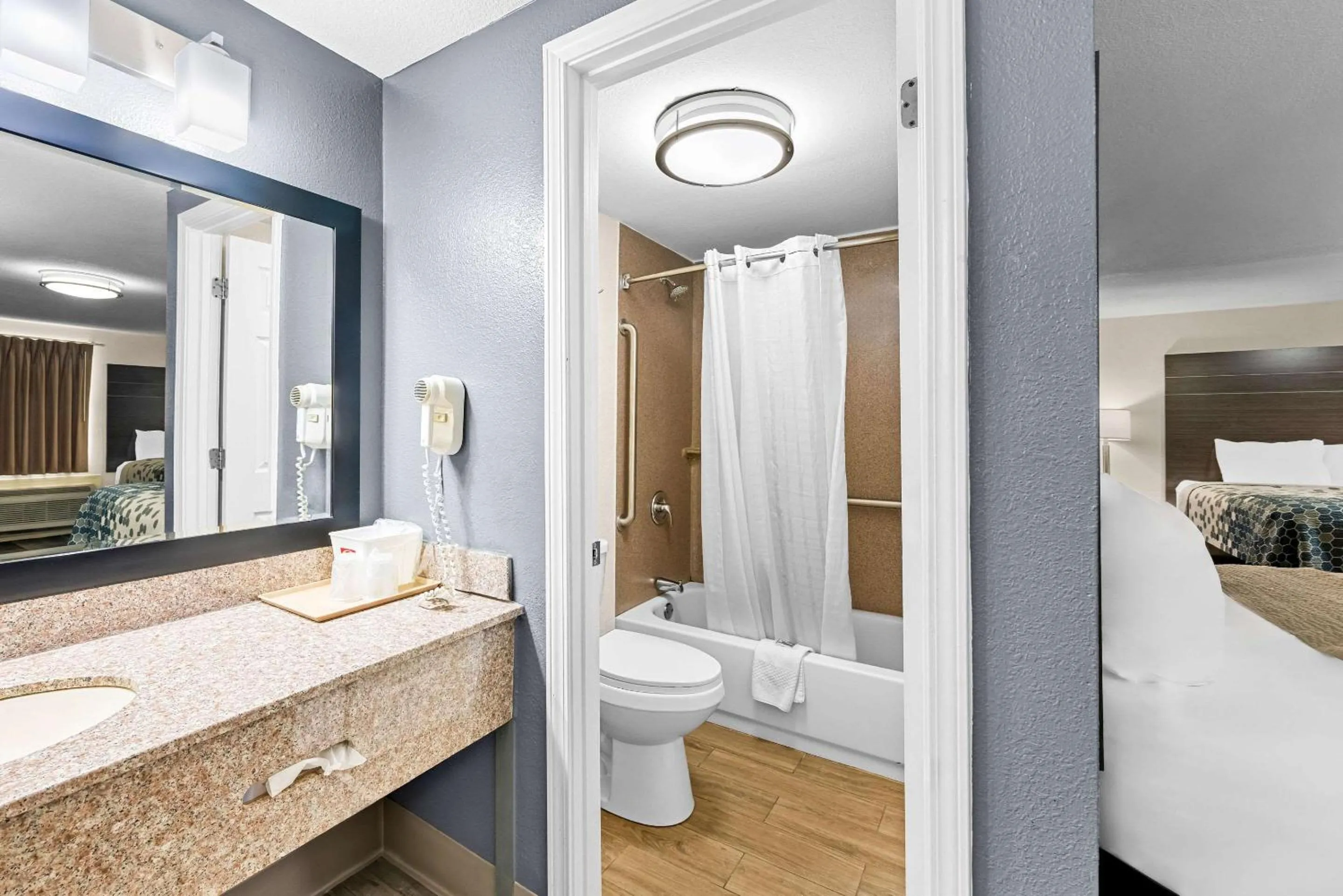 Bedroom, Bed in Econo Lodge Kingsport East