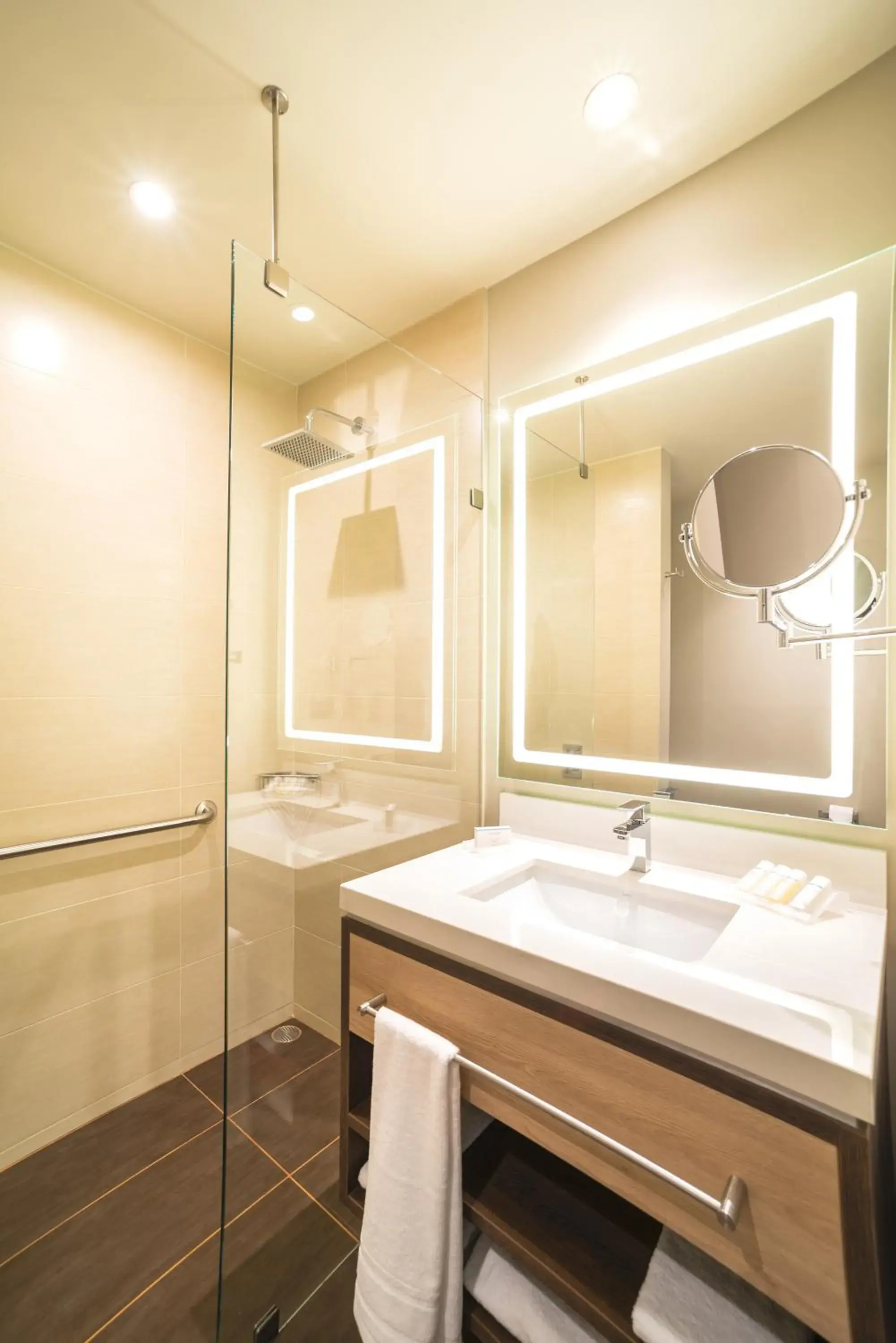 Double Room with Two Double Beds and Balcony in Hilton Garden Inn Bogota Airport Double Room with Two Double Beds and Balcony in Hilton Garden Inn Bogota Airport