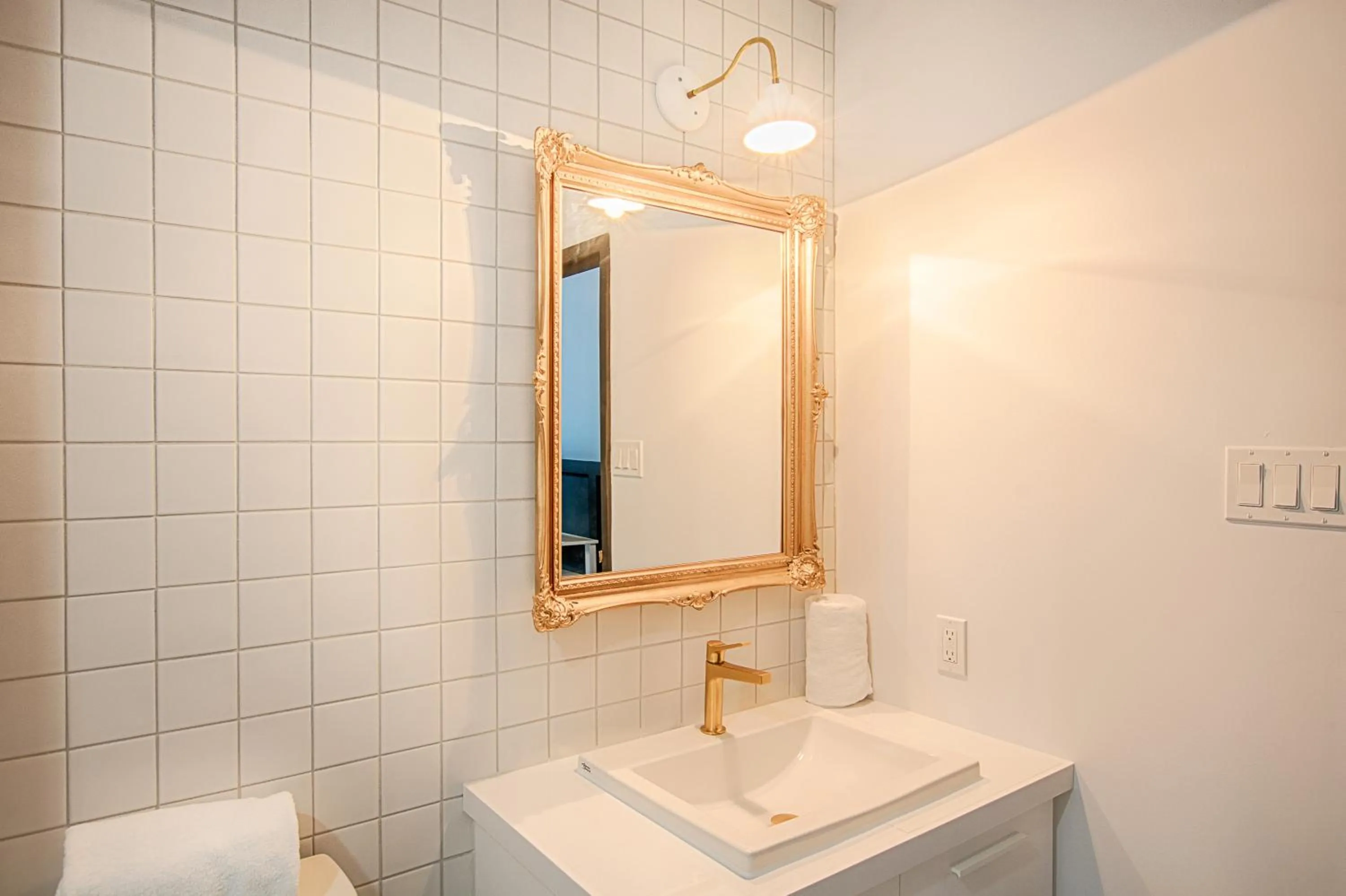 Bathroom in Hôtel du Jardin - Par Les Lofts Vieux-Québec