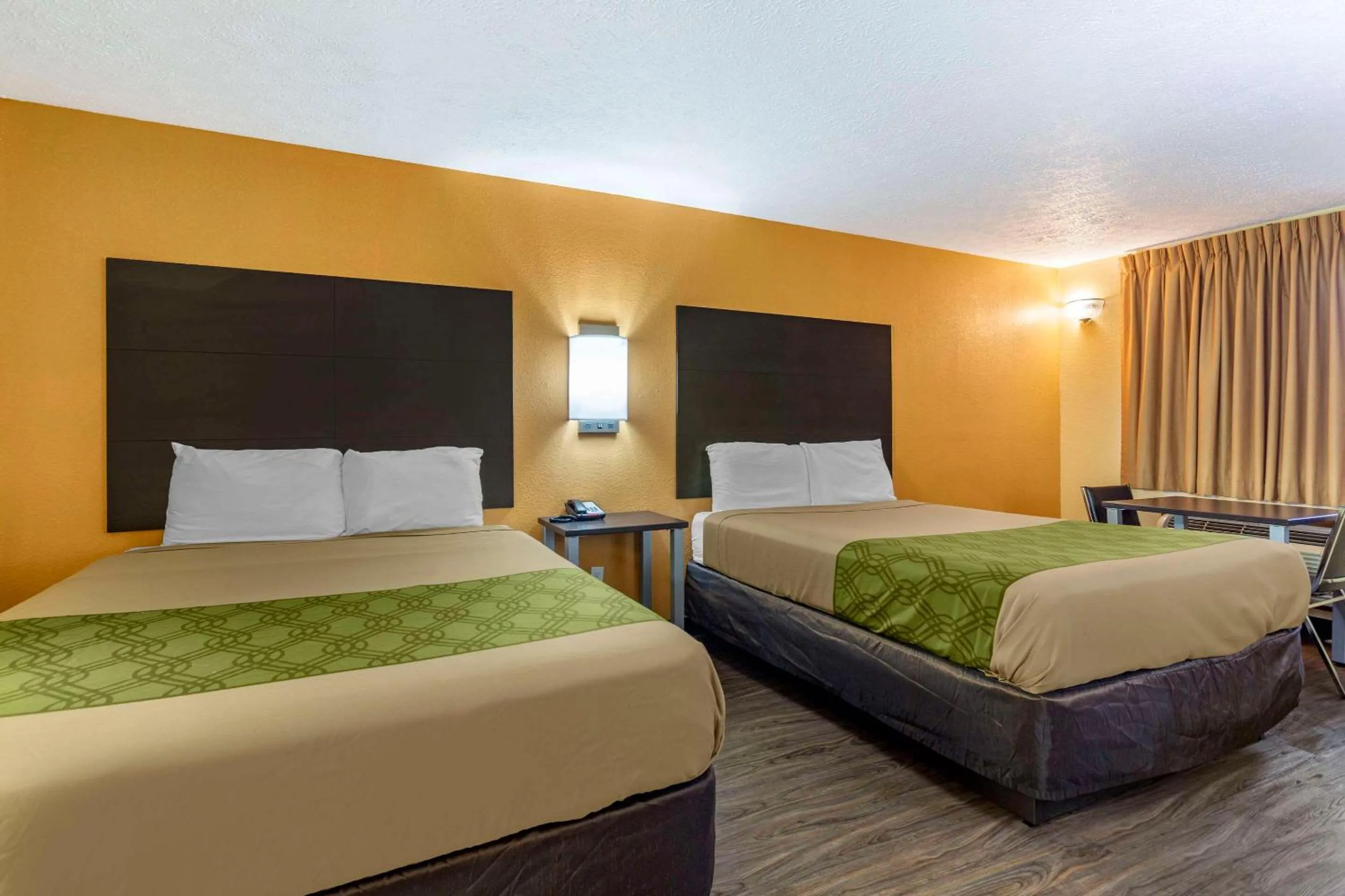 Bedroom, Bed in Econo Lodge Nashville North