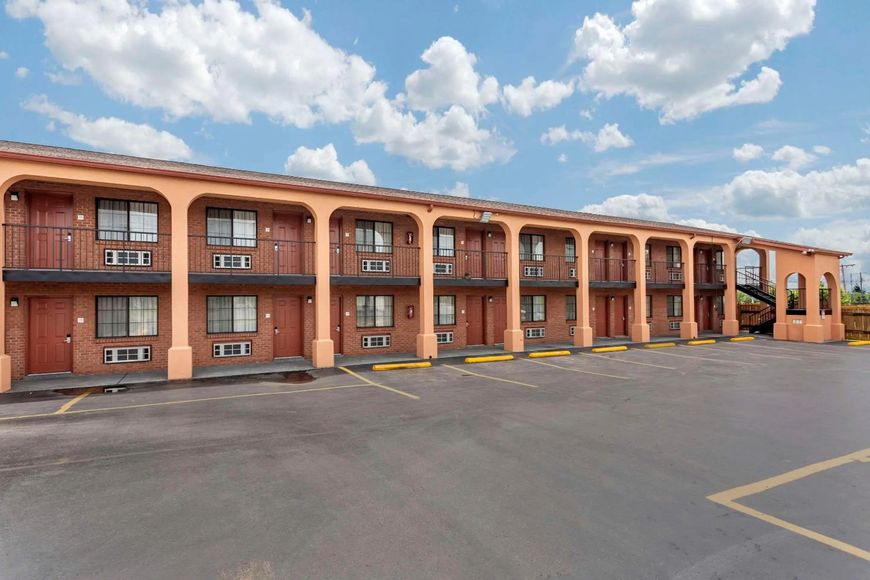 Property building in Econo Lodge Nashville North