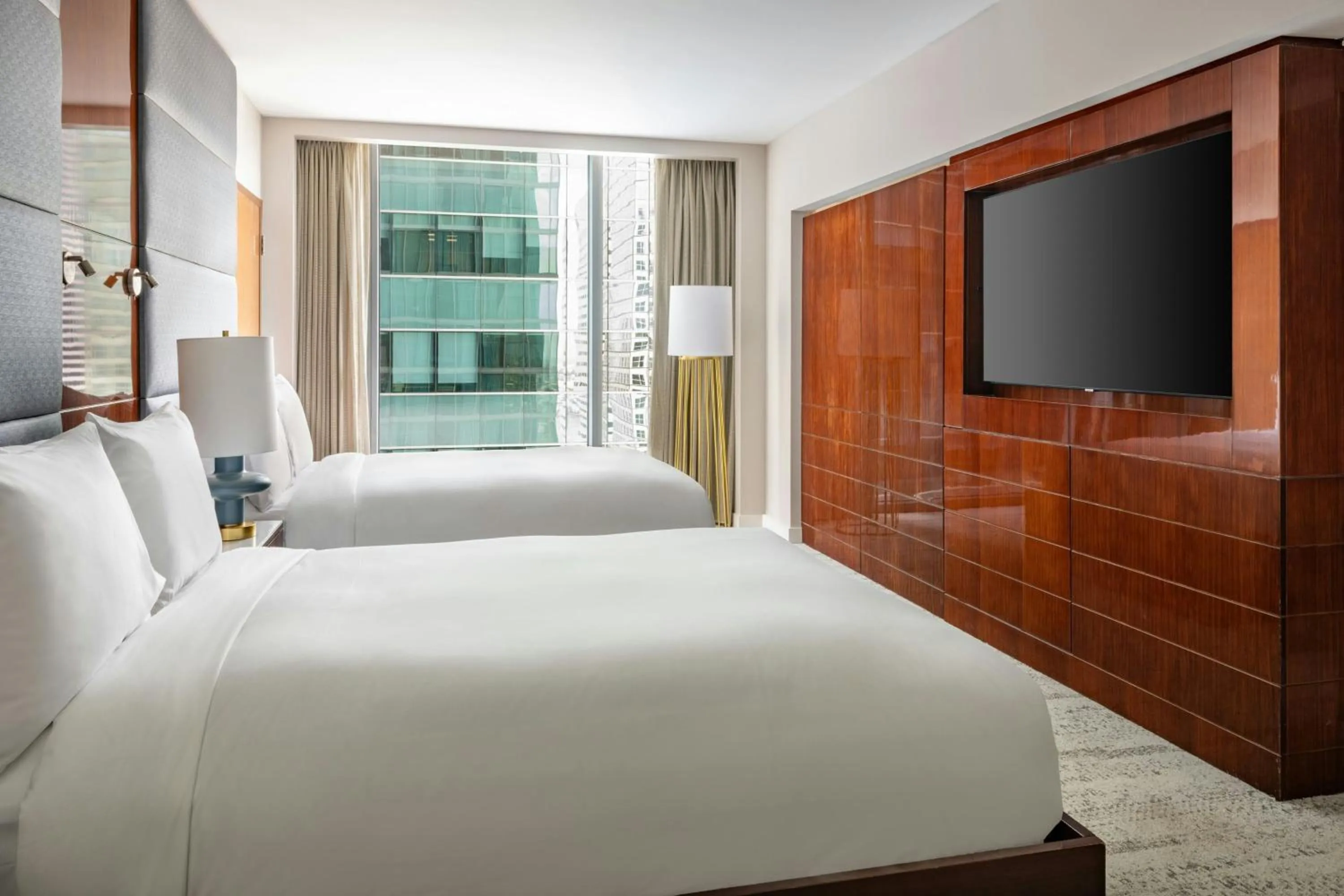 Photo of the whole room, Bed in JW Marriott Marquis Miami