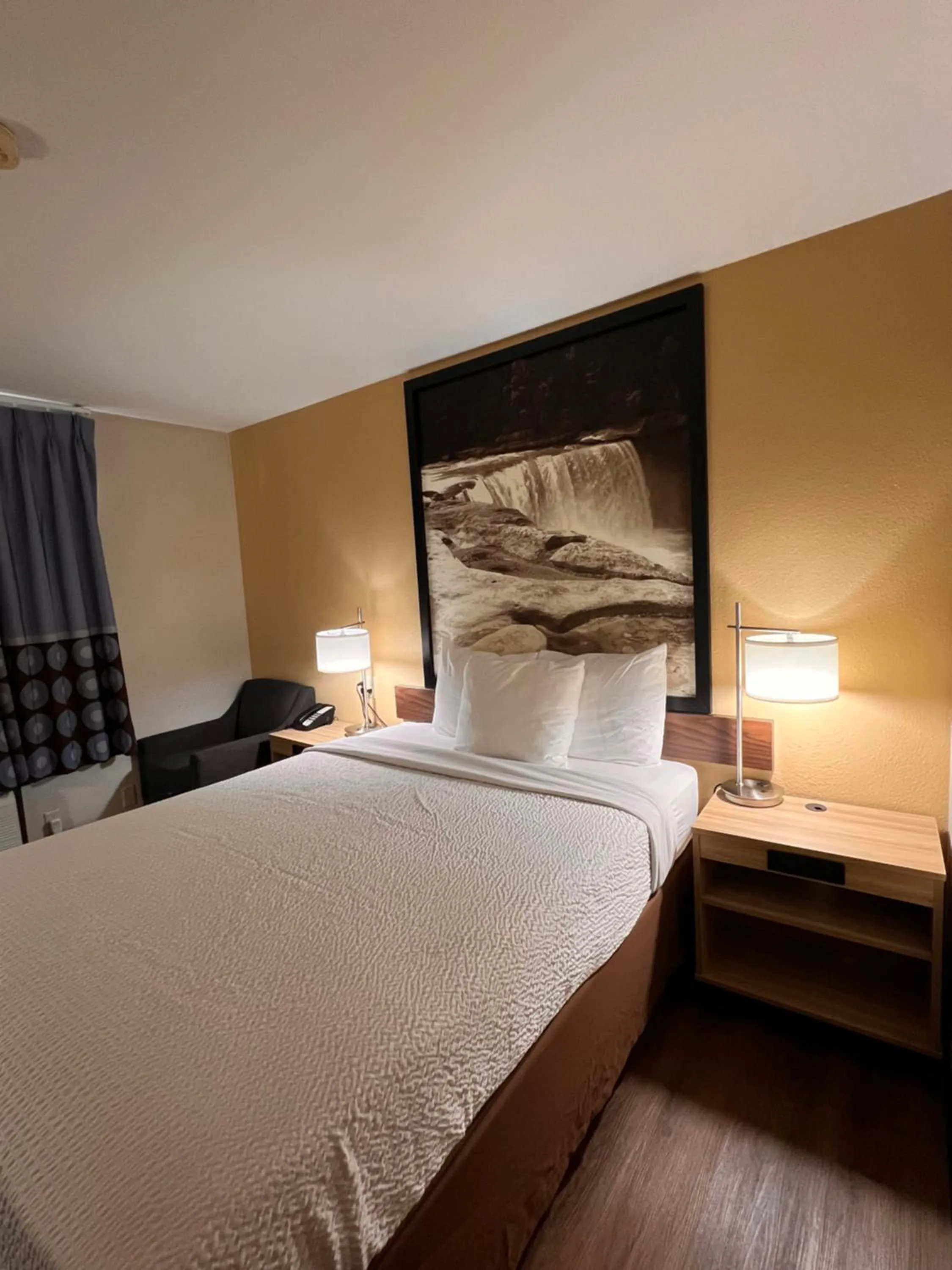 Bed in Super 8 by Wyndham Radcliff Ft. Knox Area