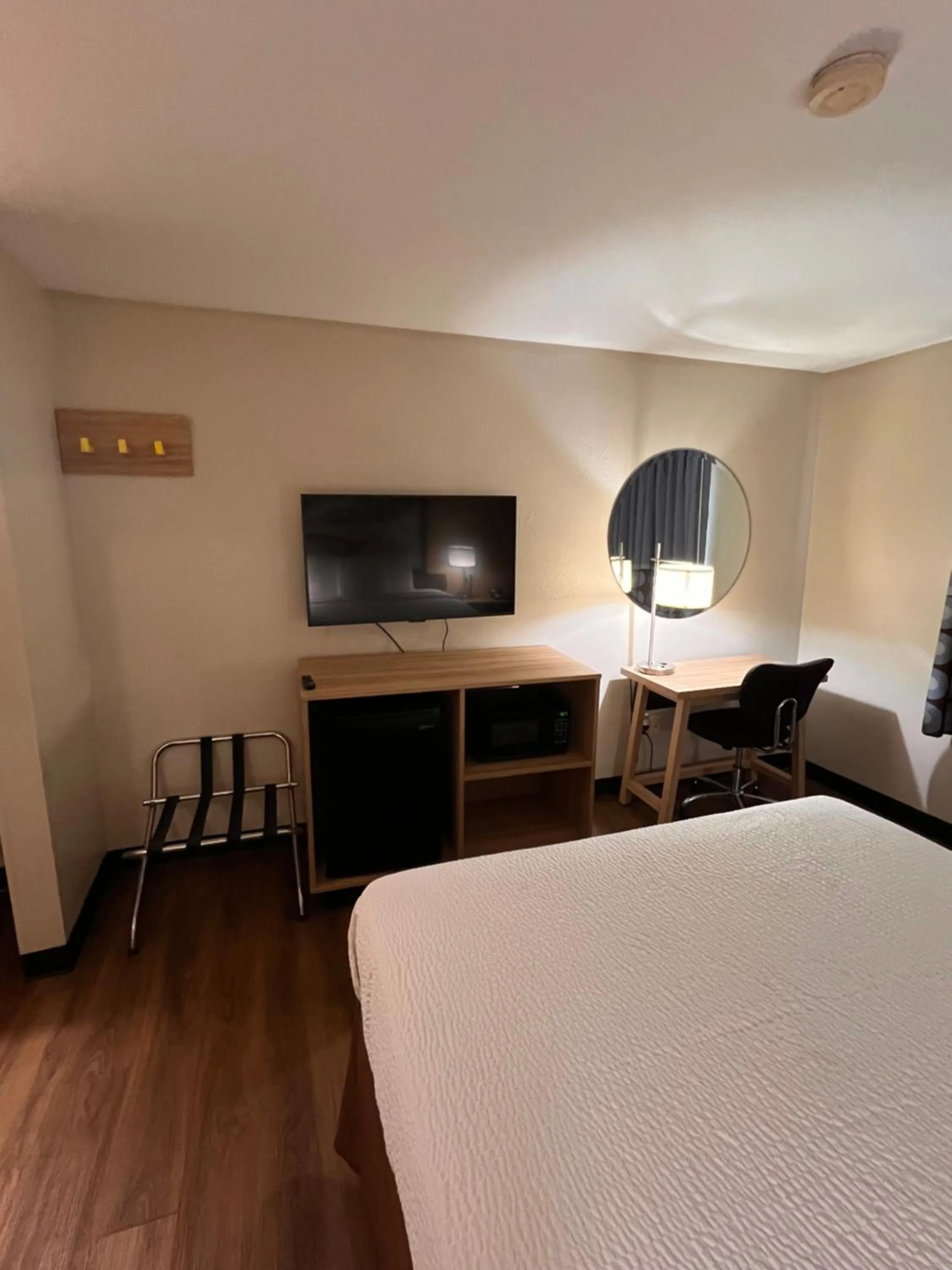 Bed in Super 8 by Wyndham Radcliff Ft. Knox Area