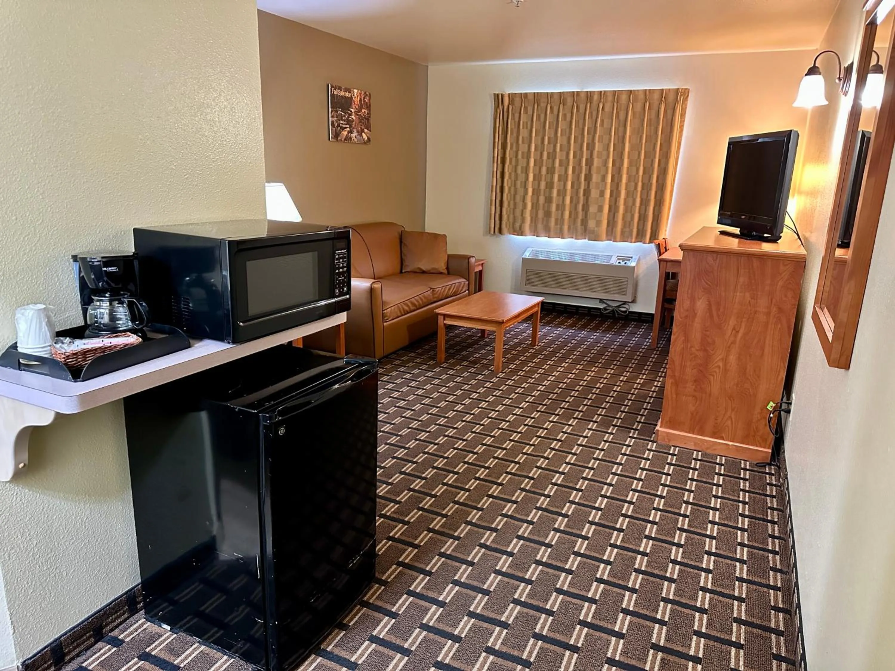 Bedroom, Bed in FairBridge Inn & Suites Kellogg