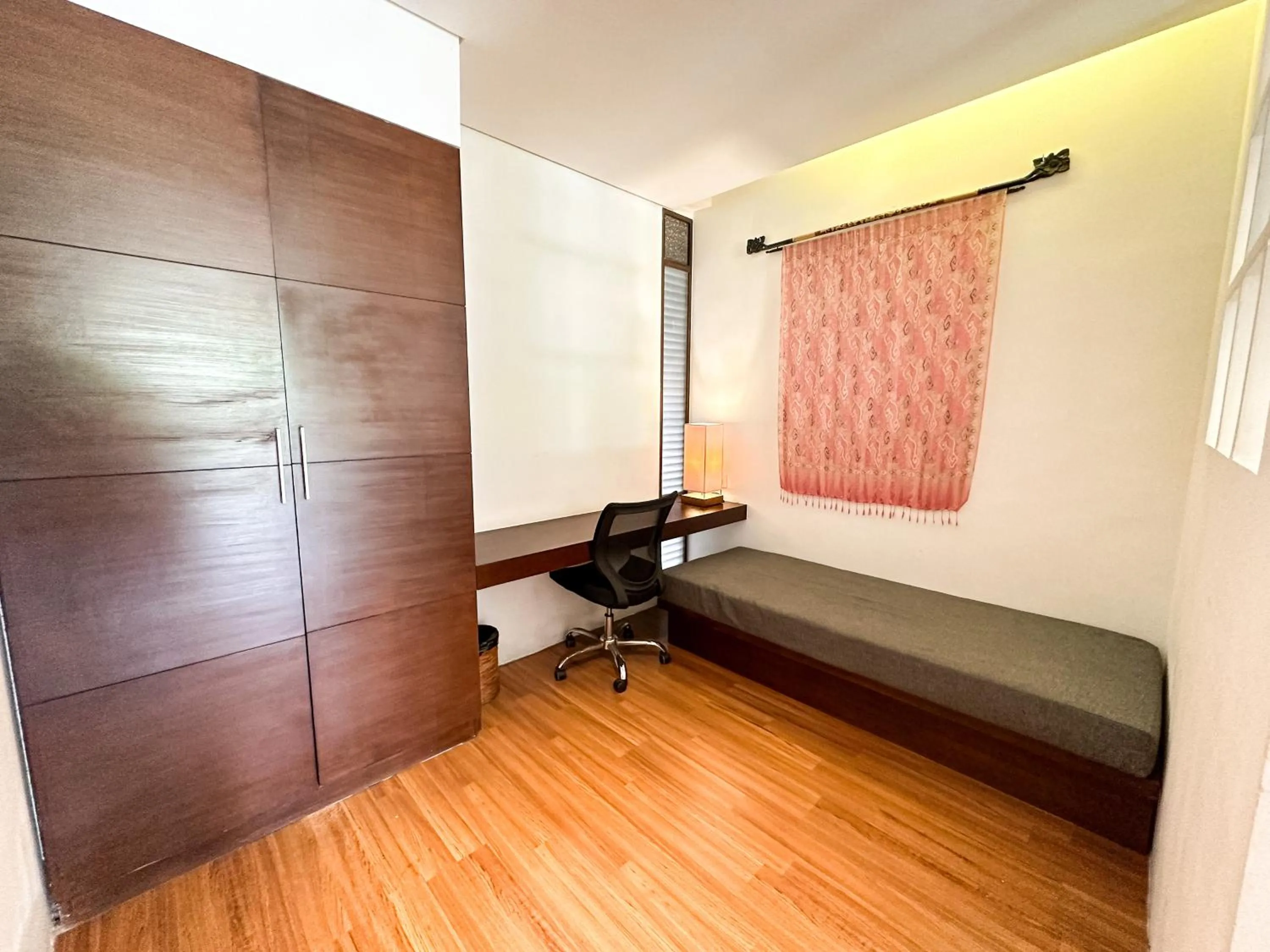 wardrobe, Bed in The Wangsa Benoa
