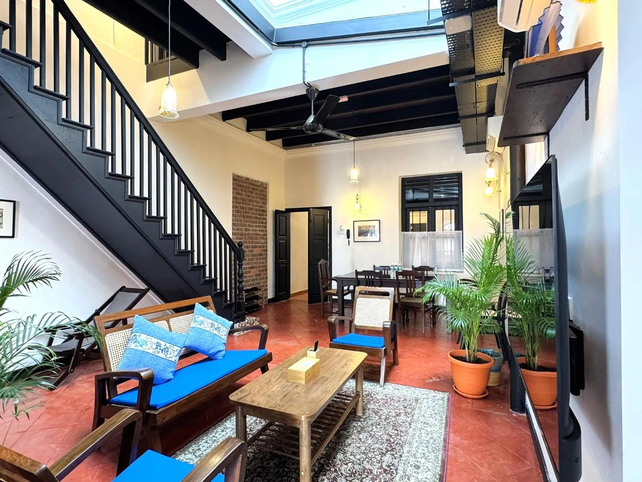 Communal lounge/ TV room in Yeng Keng Hotel