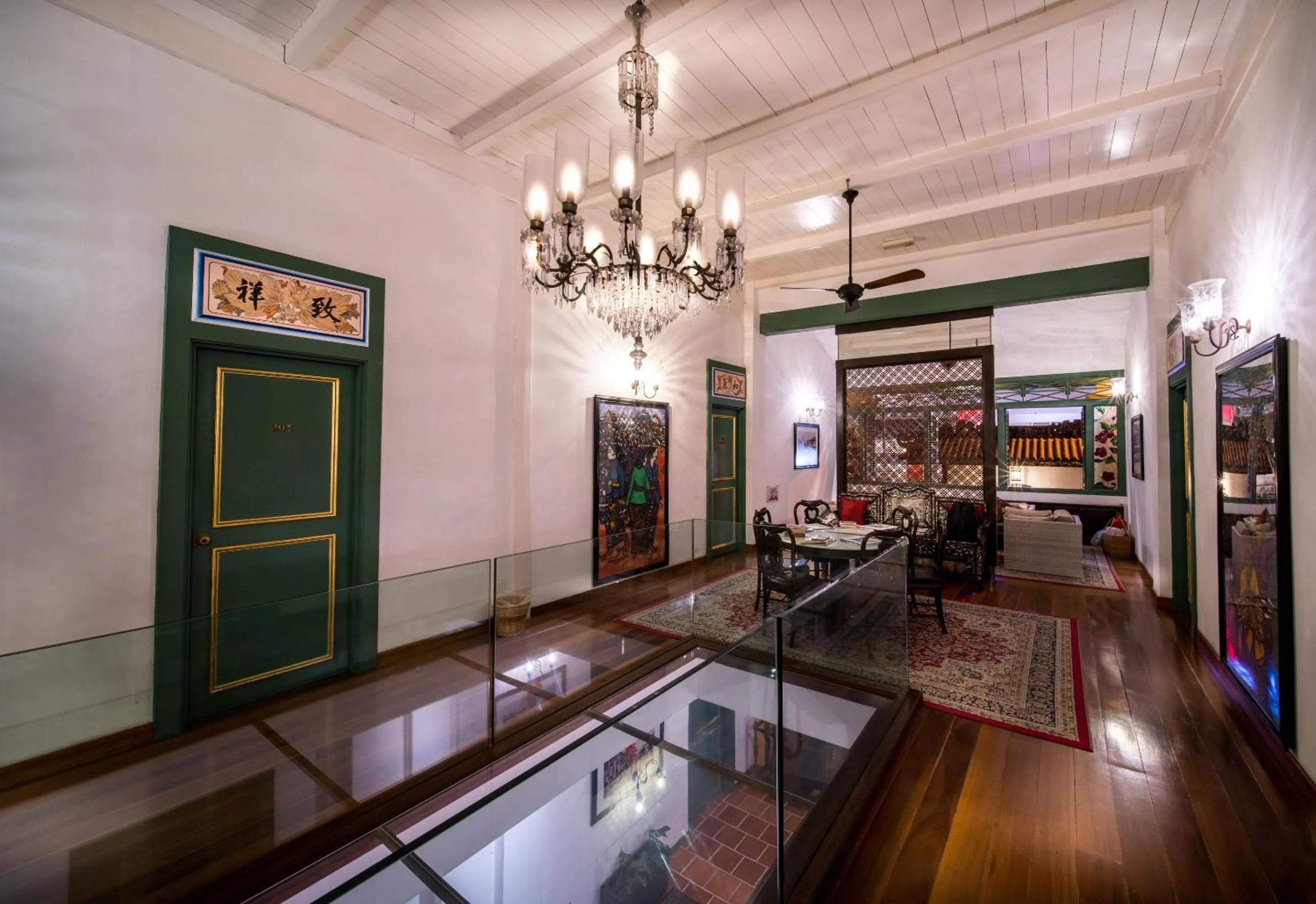 Library in Yeng Keng Hotel