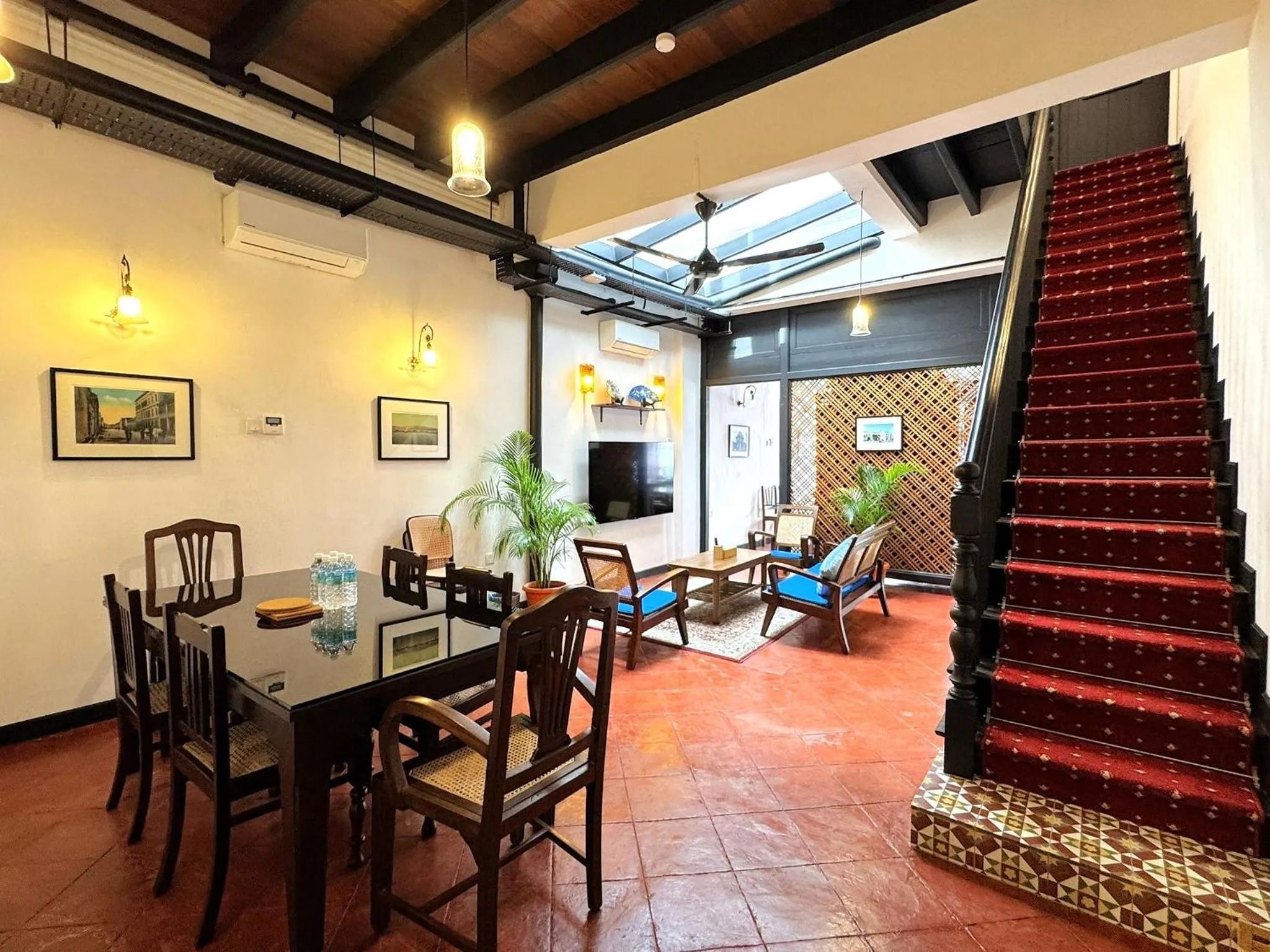 Communal lounge/ TV room in Yeng Keng Hotel