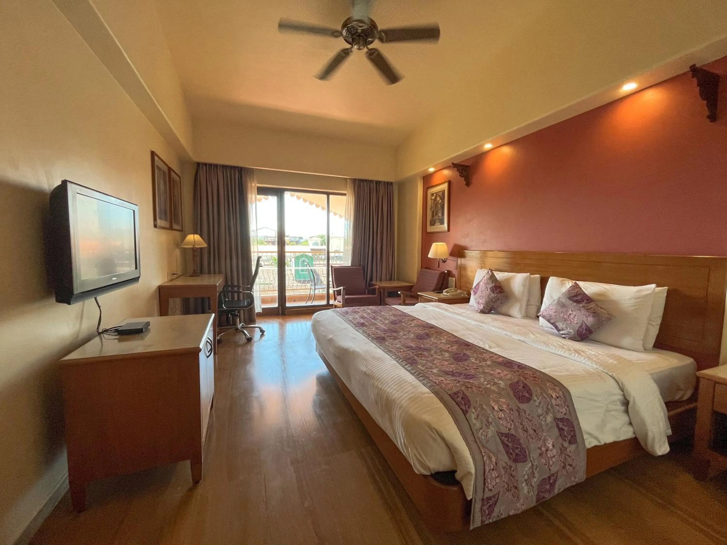 Coffee/tea facilities, Bed in Acron Candolim Regina
