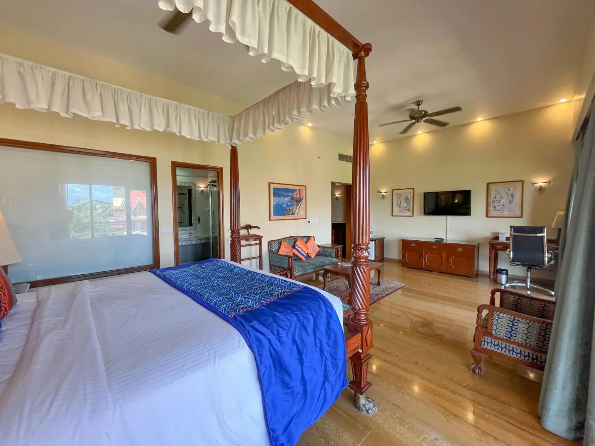 Photo of the whole room, Bed in Acron Candolim Regina