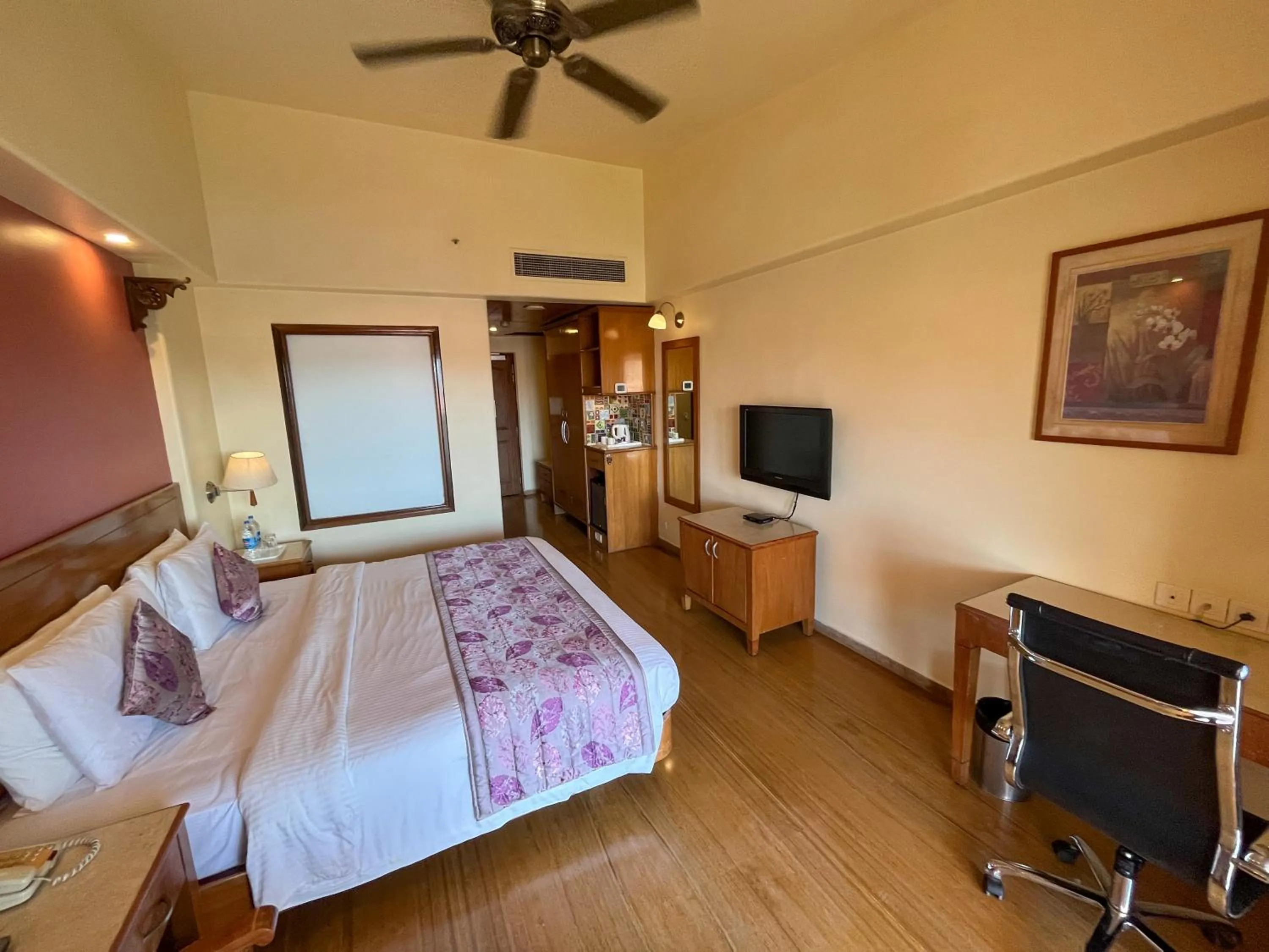 Coffee/tea facilities, Bed in Acron Candolim Regina