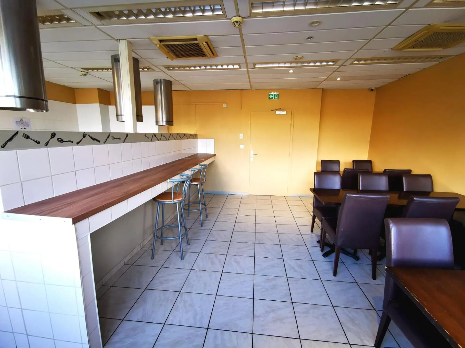 Communal kitchen in PARIS par trains, AREA, Studios avec salle de bain et kitchenette Privées, OU, chambres avec salles bain et cuisines communes