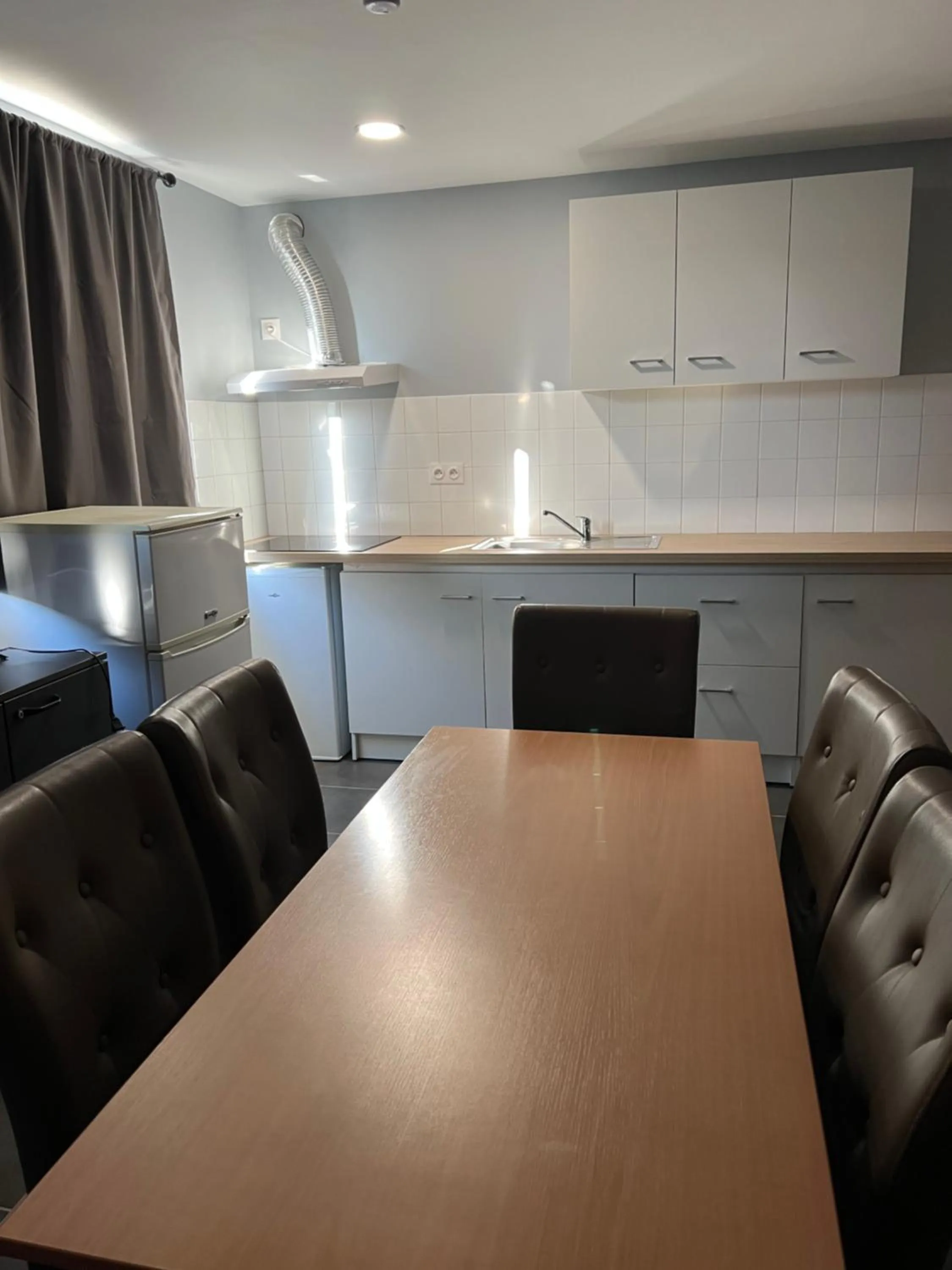 kitchen in PARIS par trains, AREA, Studios avec salle de bain et kitchenette Privées, OU, chambres avec salles bain et cuisines communes