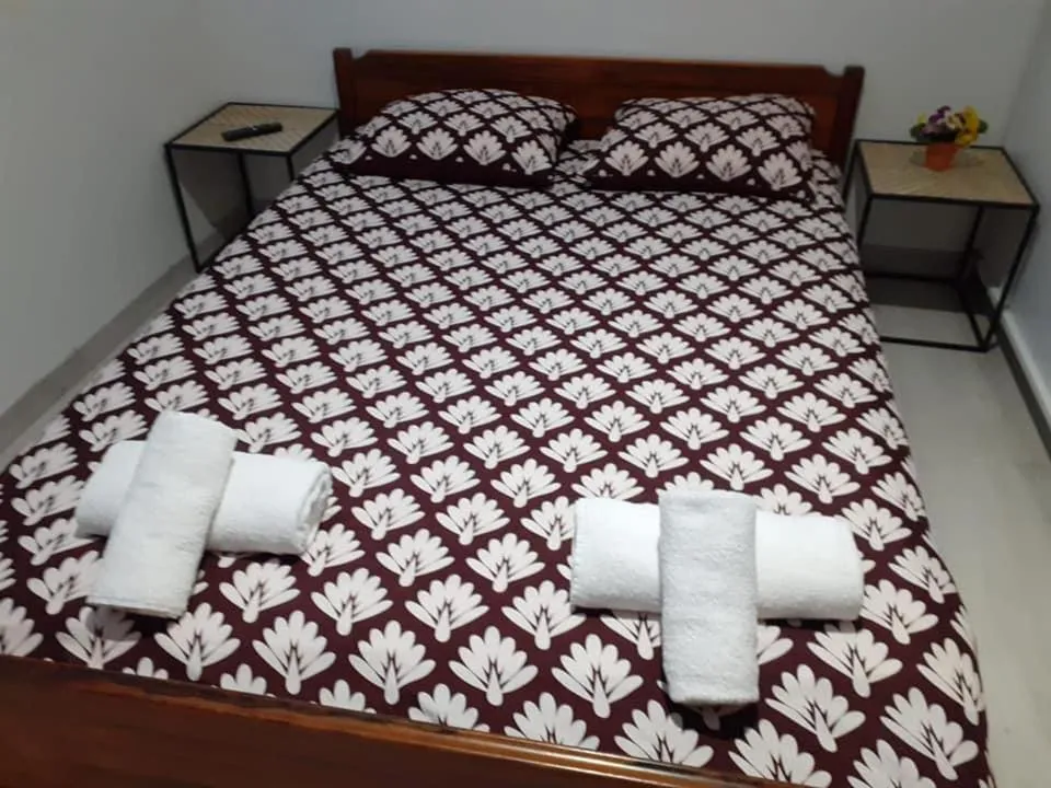 Bed in PARIS par trains, AREA, Studios avec salle de bain et kitchenette Privées, OU, chambres avec salles bain et cuisines communes