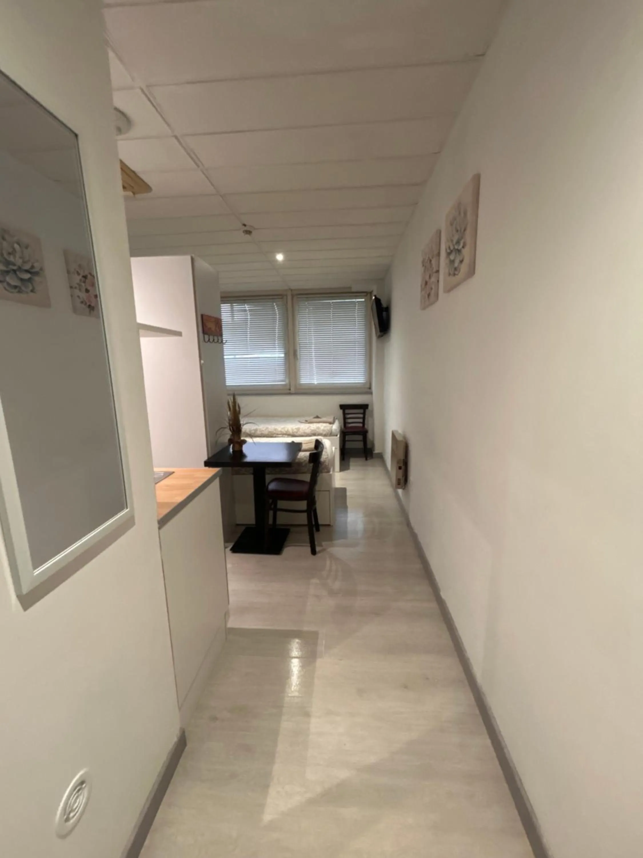 PARIS par trains, AREA, Studios avec salle de bain et kitchenette Privées, OU, chambres avec salles bain et cuisines communes