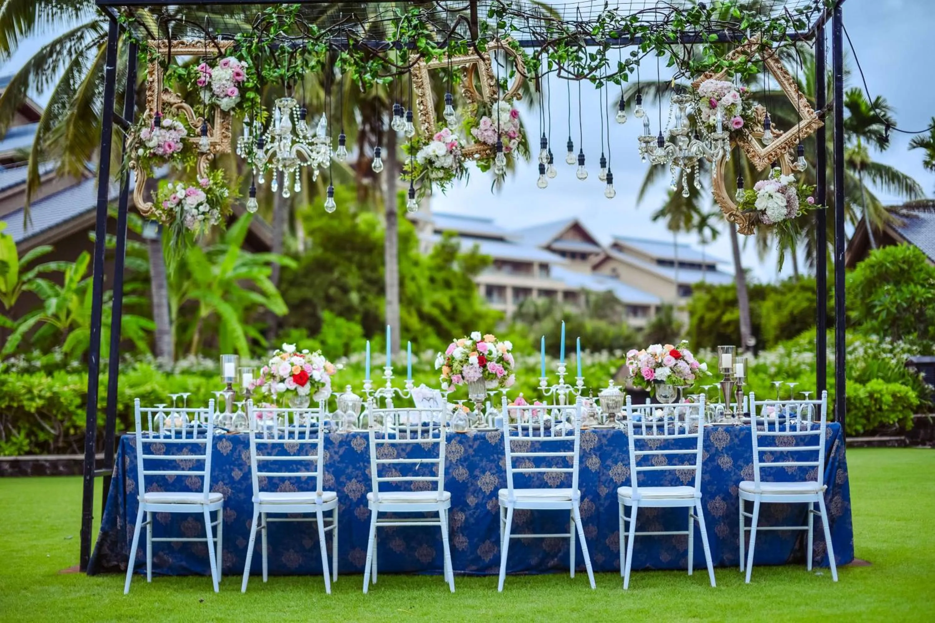 Garden in Hilton Sanya Yalong Bay Resort & Spa