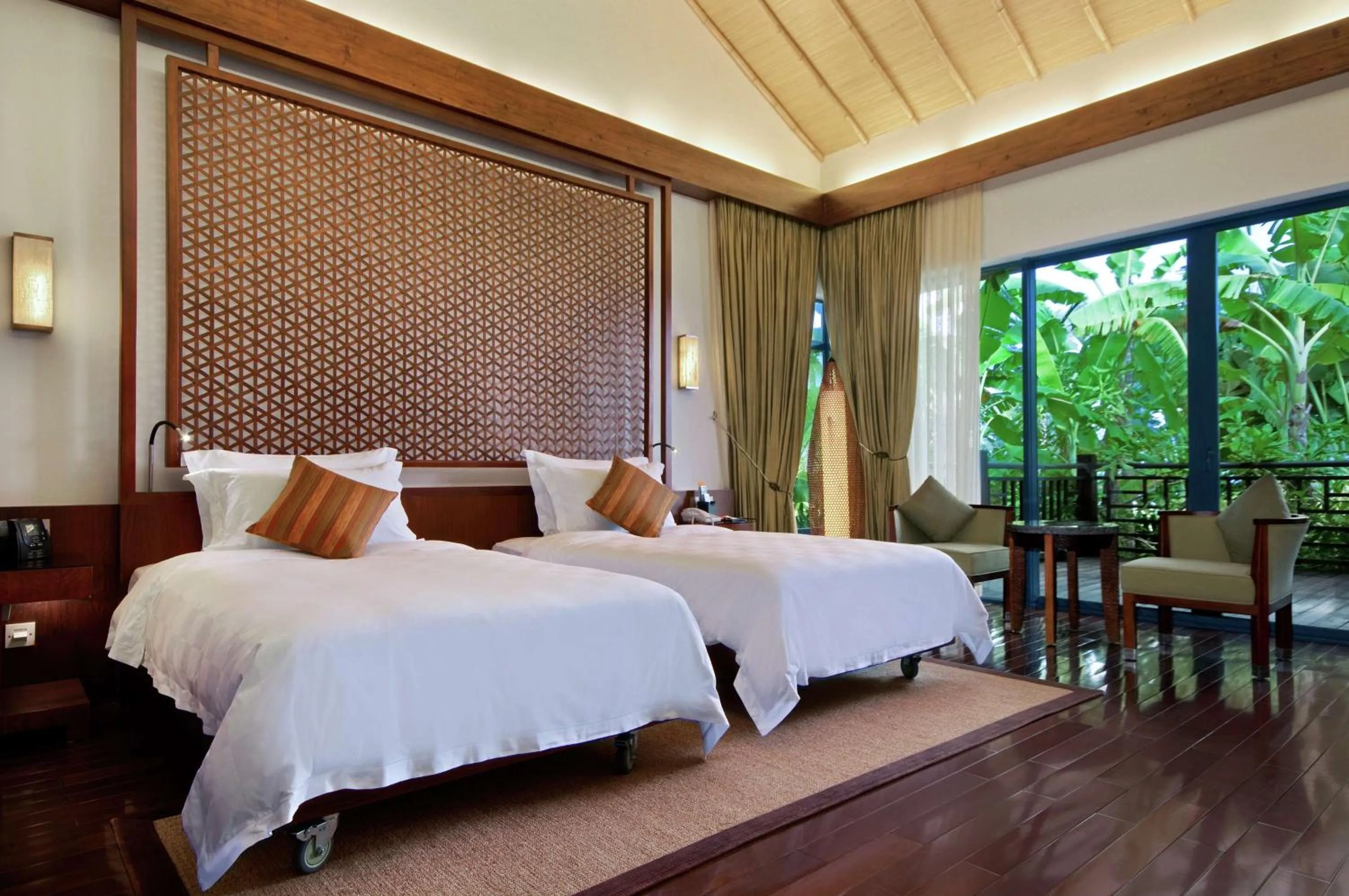 Bed in Hilton Sanya Yalong Bay Resort & Spa