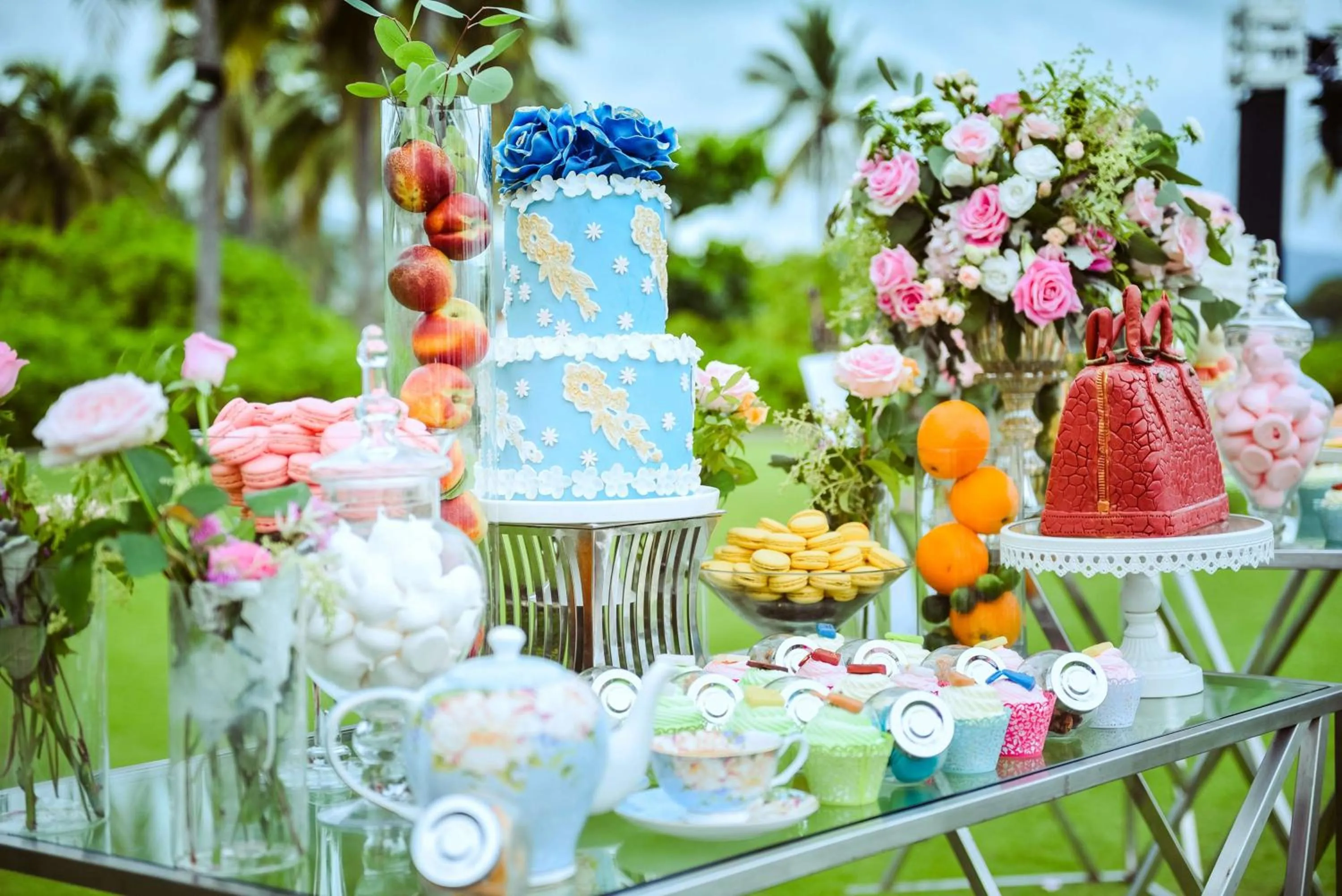 Dining area in Hilton Sanya Yalong Bay Resort & Spa