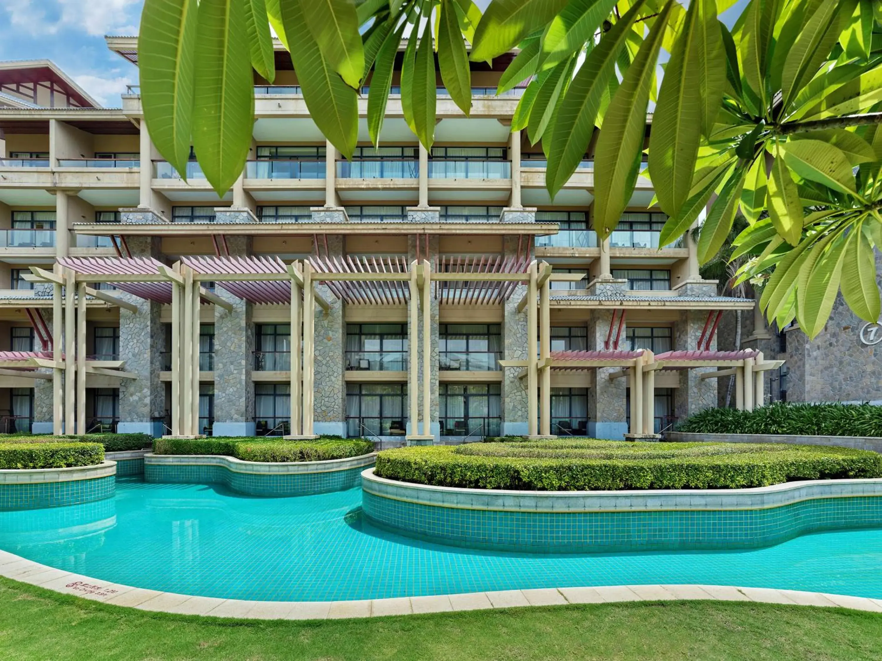 Twin Pool Connected Garden Room in Hilton Sanya Yalong Bay Resort & Spa Twin Pool Connected Garden Room in Hilton Sanya Yalong Bay Resort & Spa