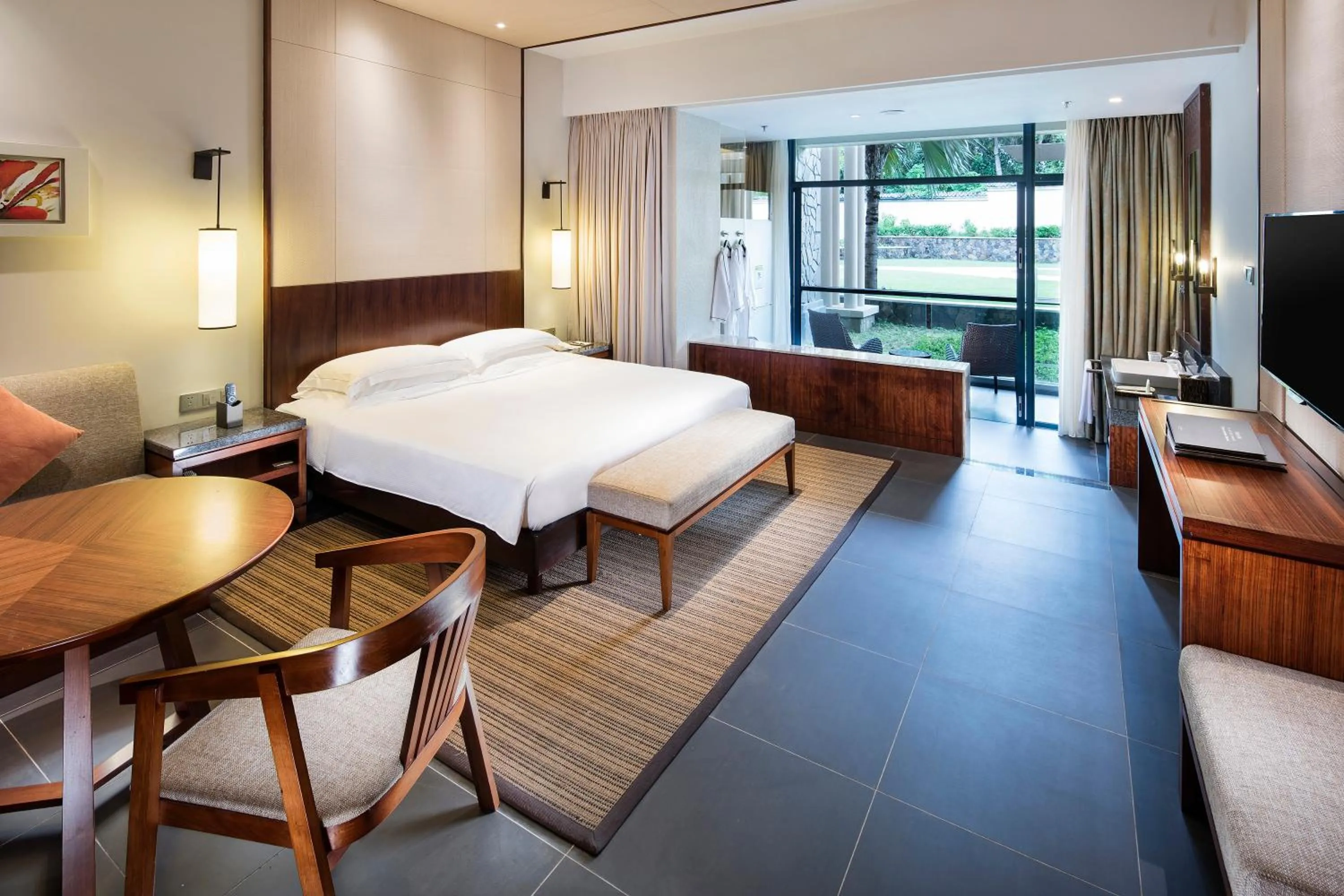 Photo of the whole room, Bed in Hilton Sanya Yalong Bay Resort & Spa