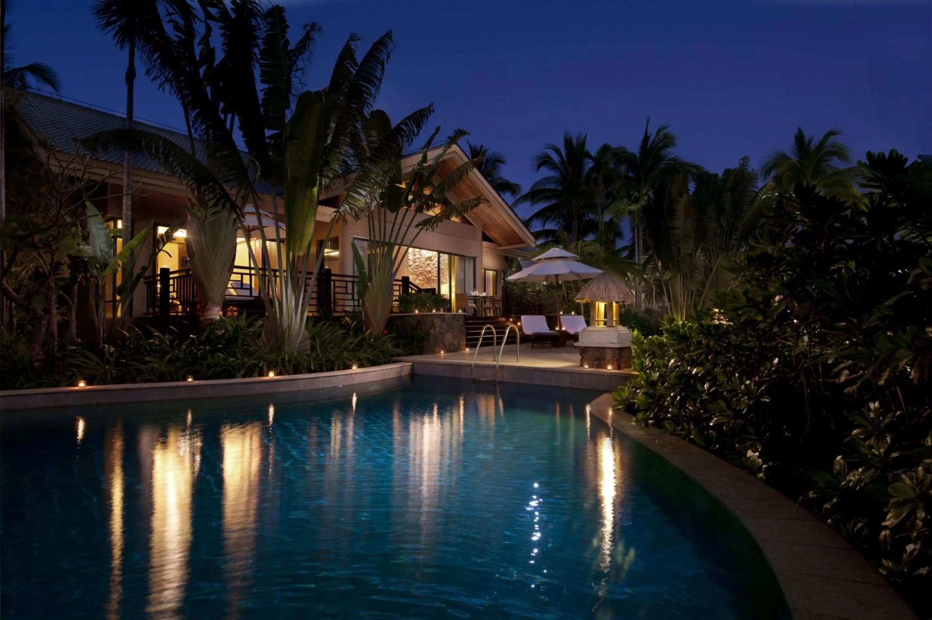 Bed in Hilton Sanya Yalong Bay Resort & Spa