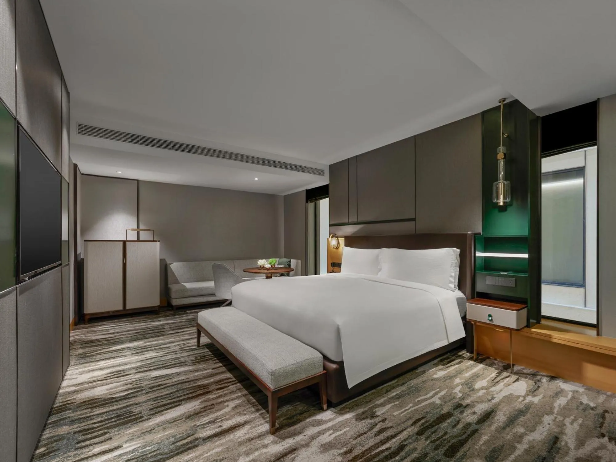 Photo of the whole room, Bed in Hilton Shanghai Hongqiao