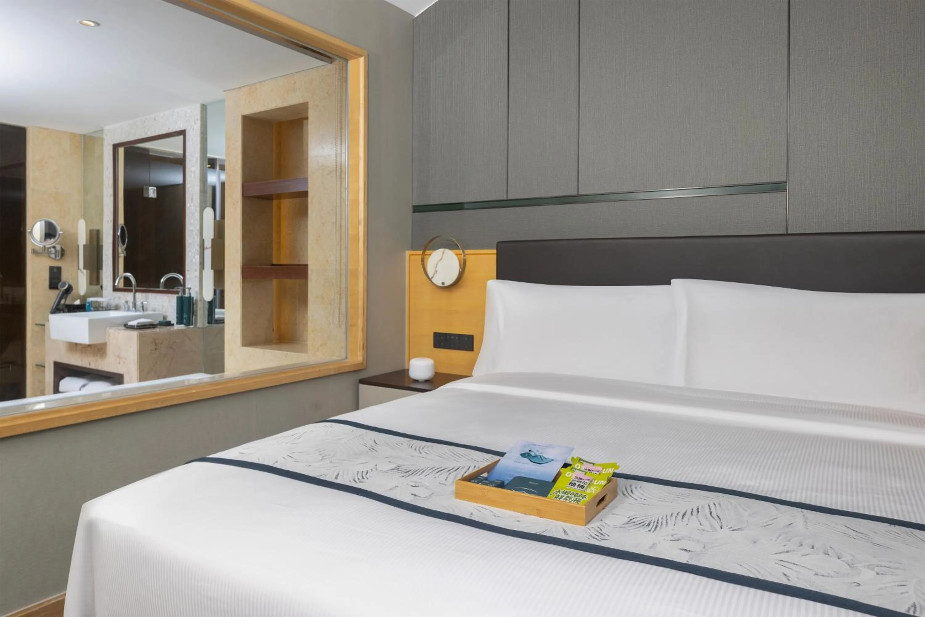 Bed in Hilton Shanghai Hongqiao