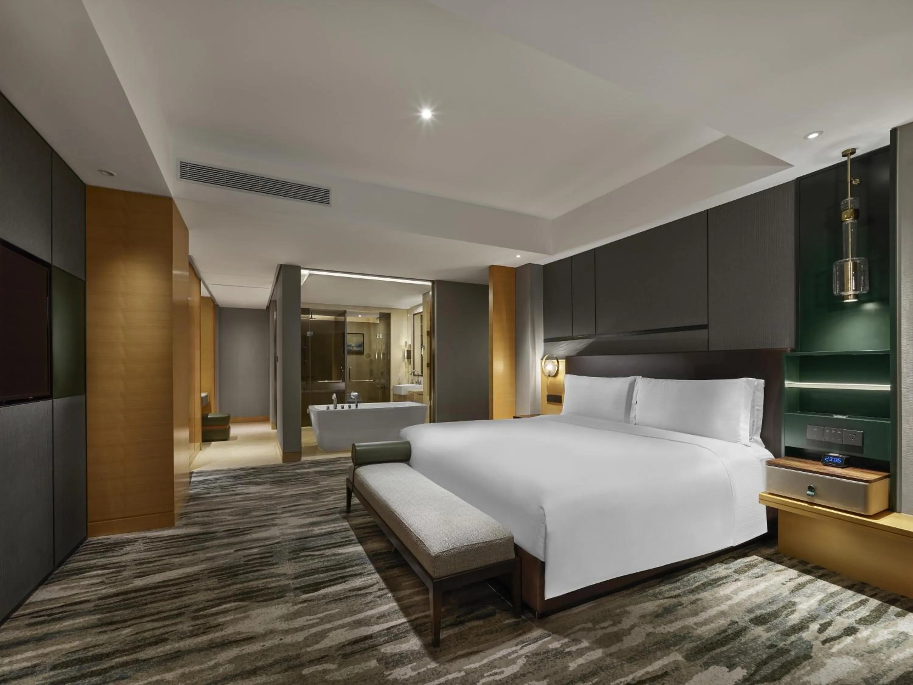Bathroom, Bed in Hilton Shanghai Hongqiao