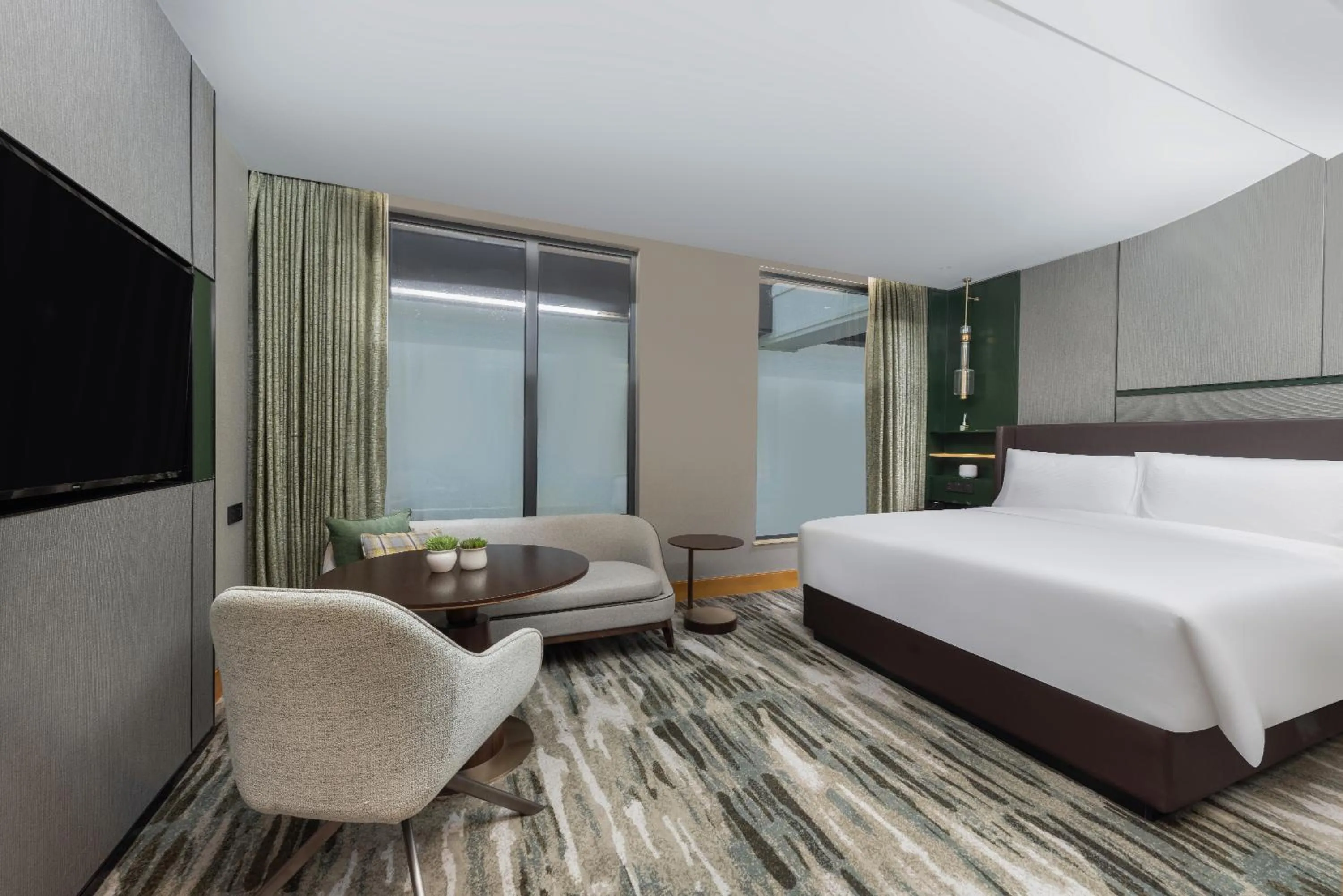 Living room, Bed in Hilton Shanghai Hongqiao