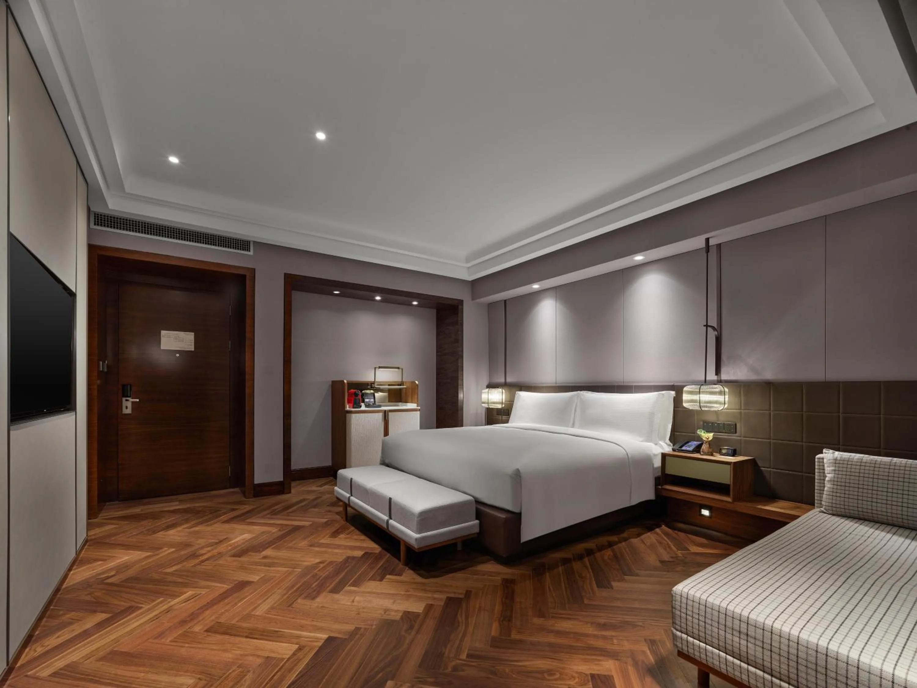 Bedroom, Bed in Hilton Shanghai Hongqiao