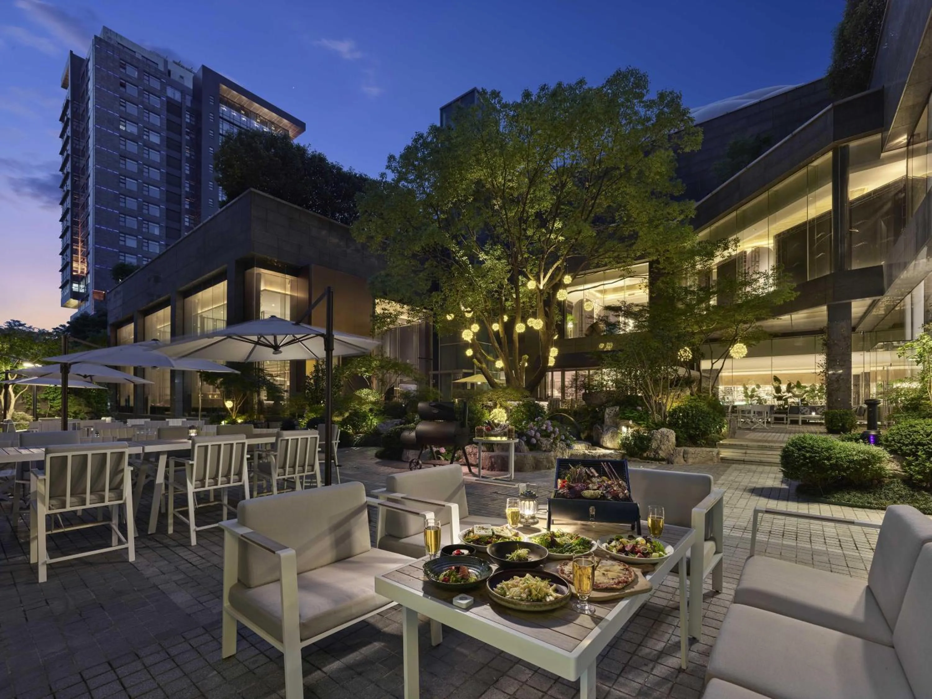 Restaurant/places to eat in Hilton Shanghai Hongqiao